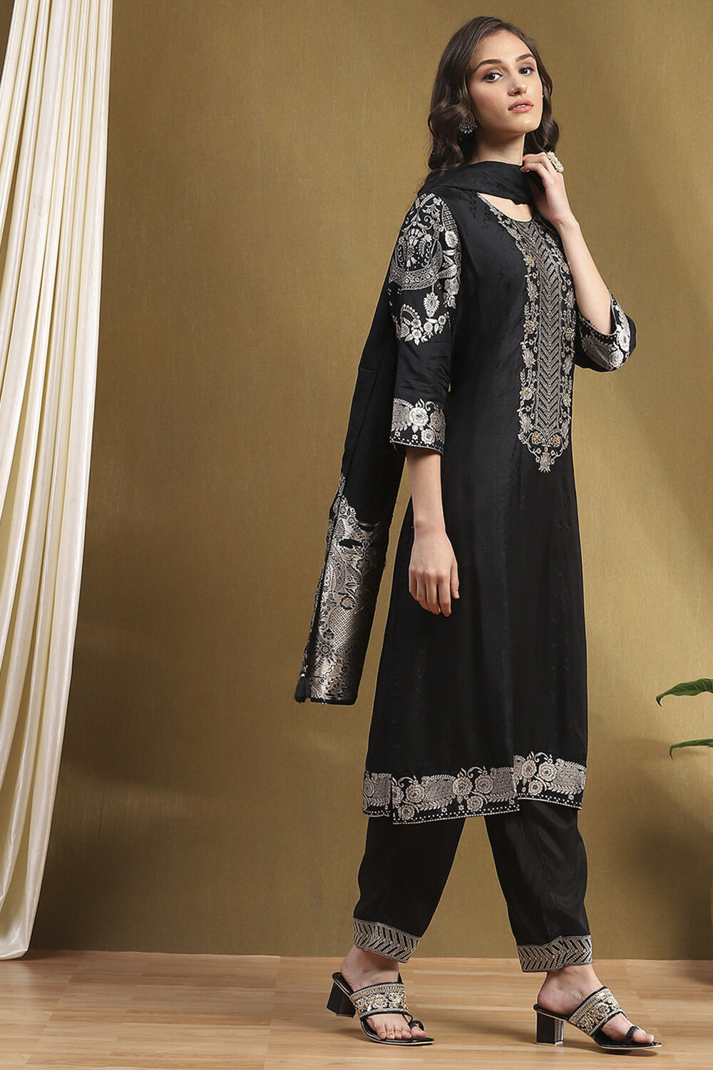 Black Viscose Blend Yarn Dyed Festive Straight Suit Set image number 5