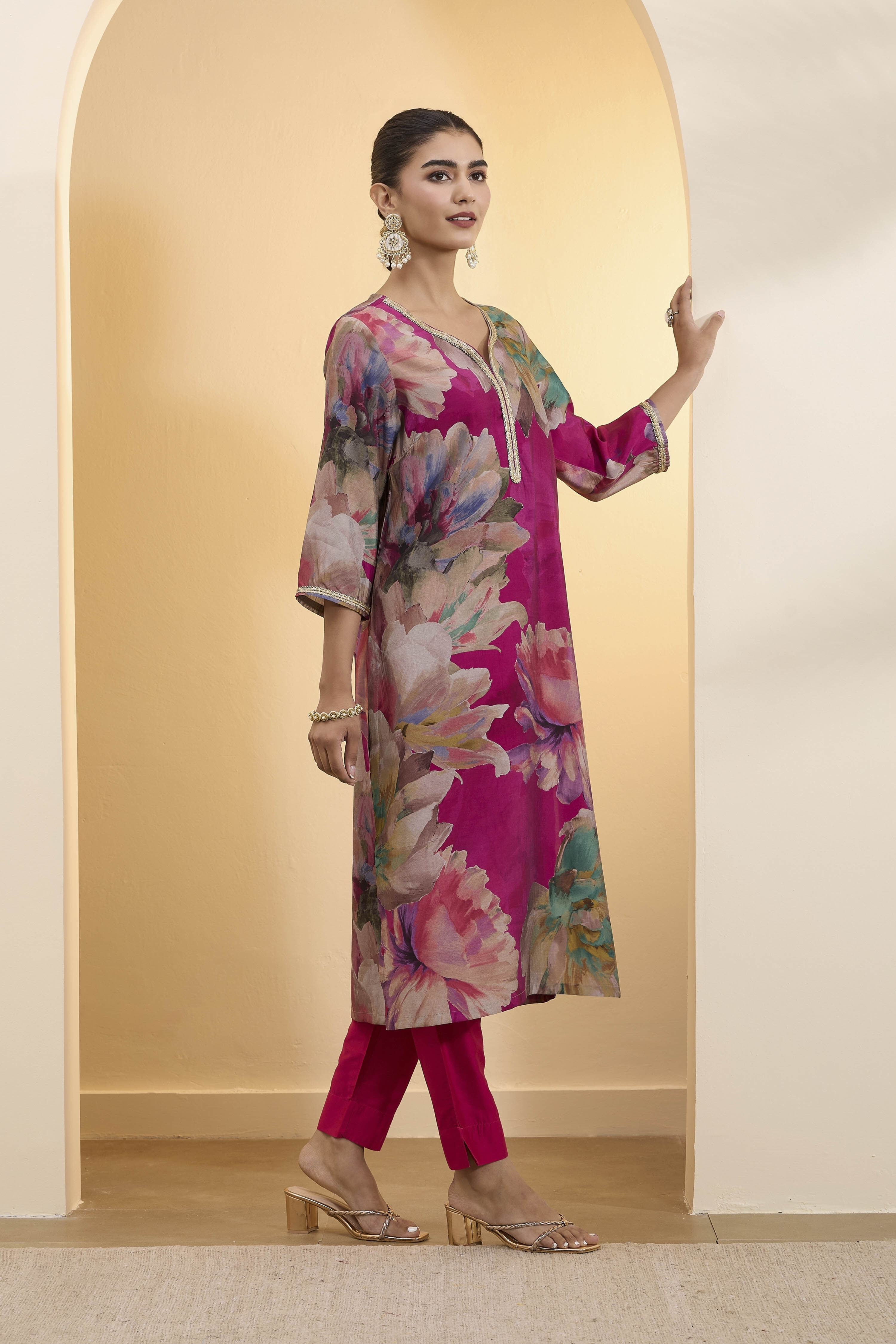 Berry Pink Poly Viscose Straight Kurta image number 4