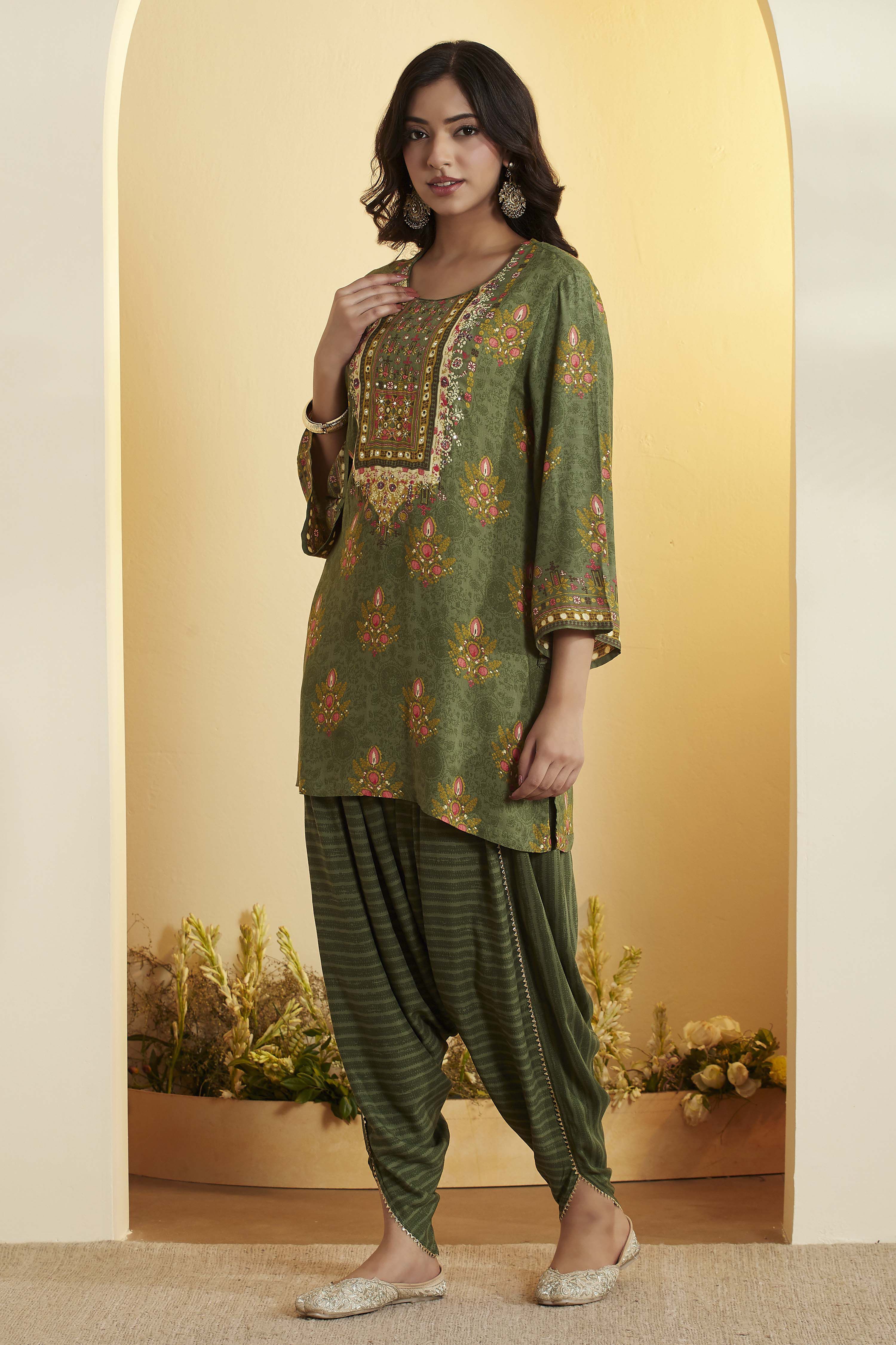 Green Viscose Rayon Straight Kurta Pants Set image number 3