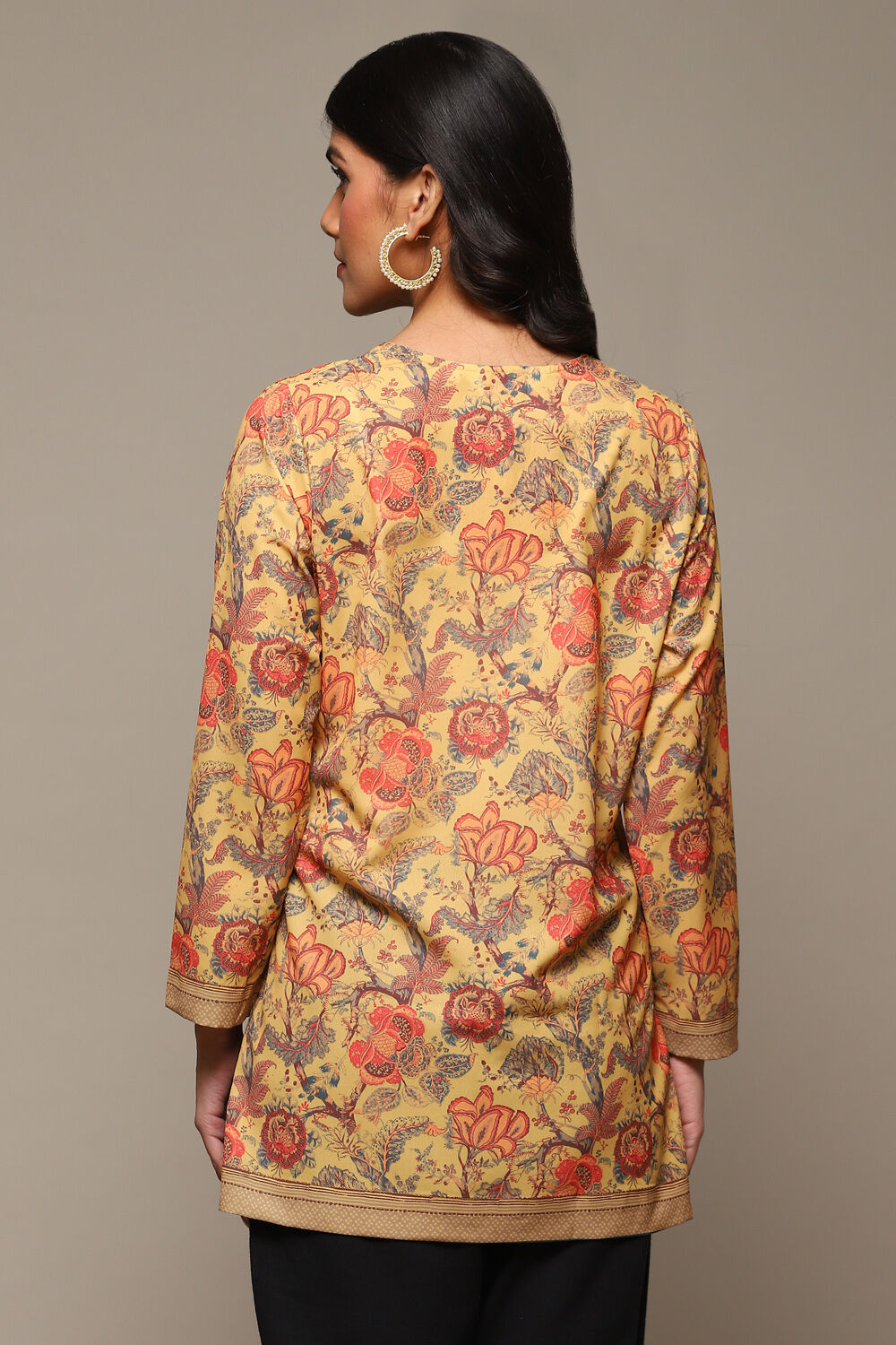 Mustard Cotton Blend Printed Kurti image number 4