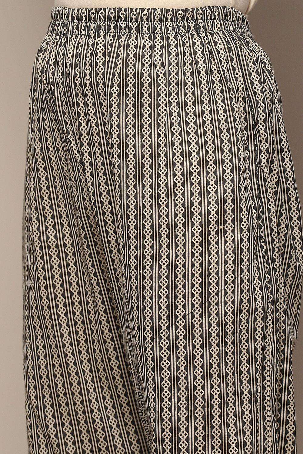 Grey Cotton African Screen Printed Unstitched Suit Set image number 3