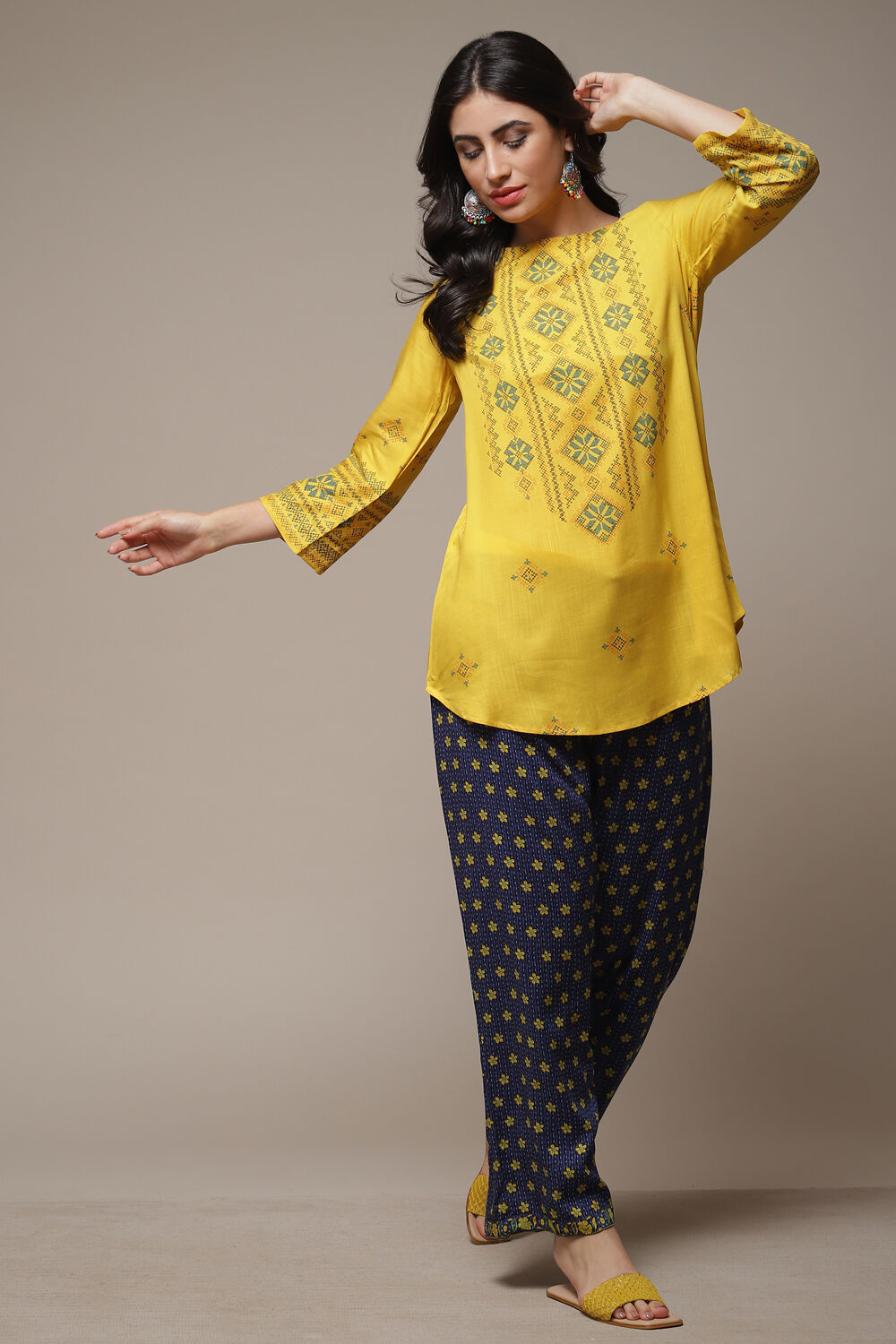 Yellow LIVA Printed Kurti image number 0