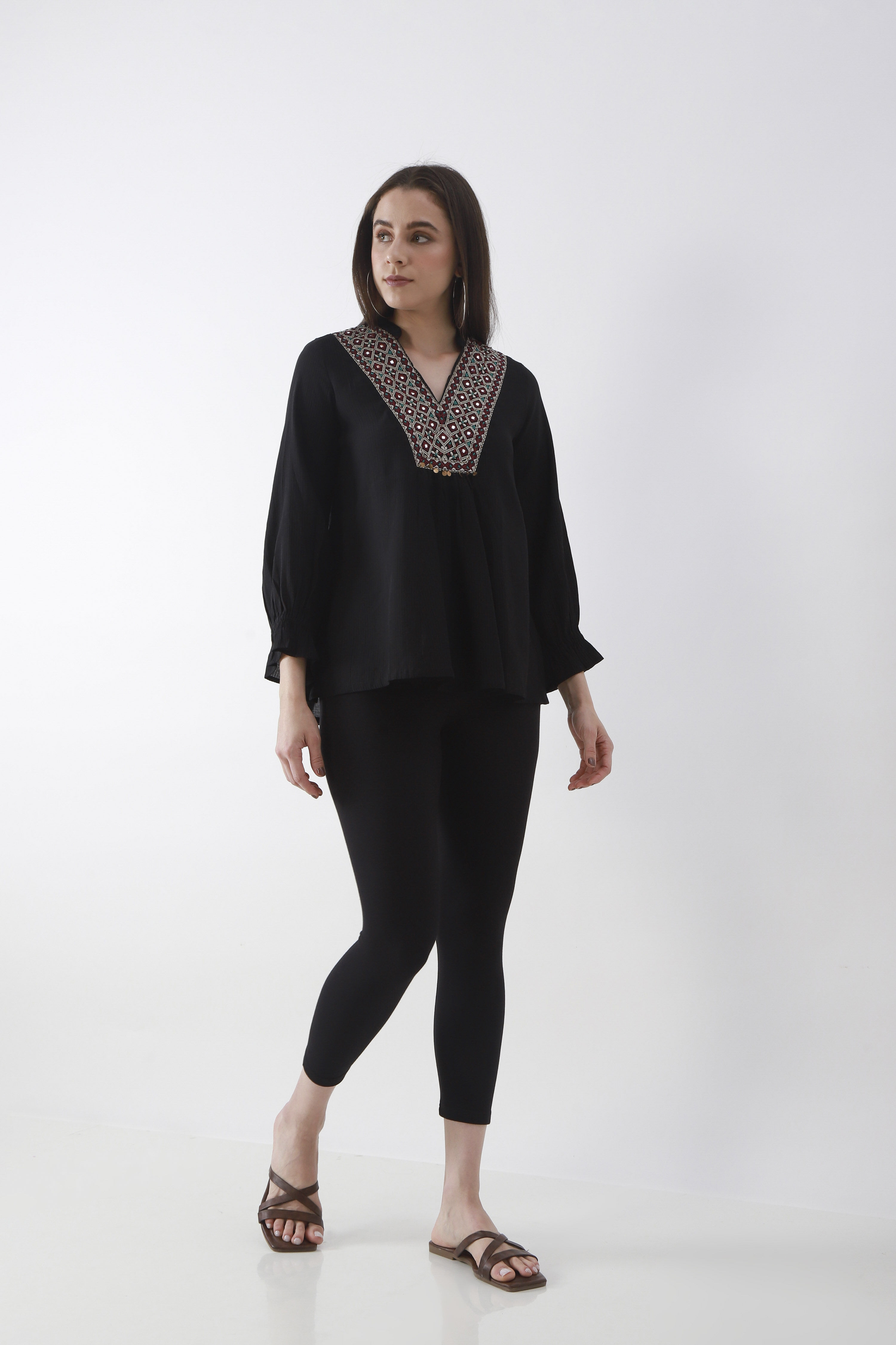 Black Cotton Lycra Solid Fitted Cropped Leggings image number 0