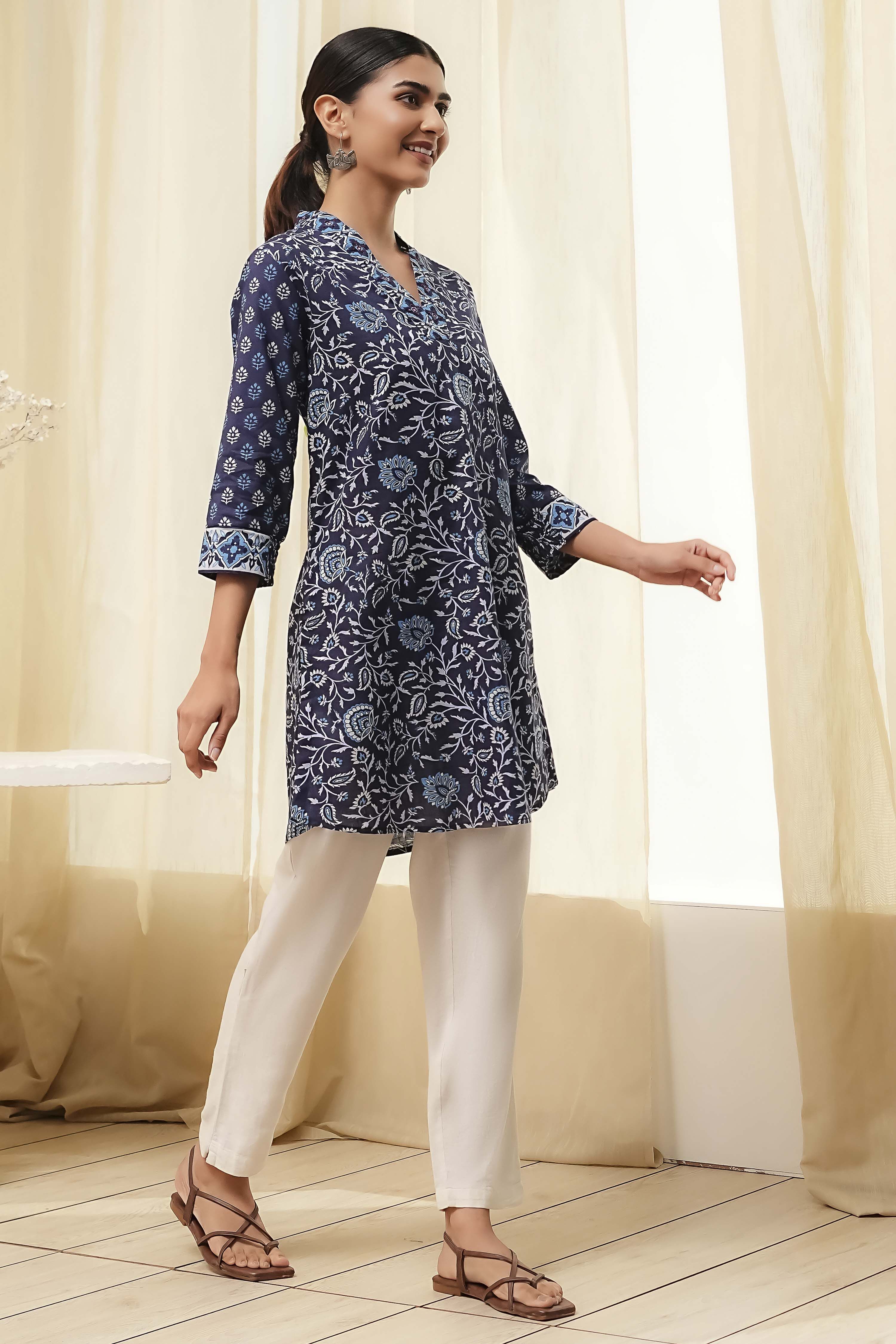 Indigo Cotton Floral Straight Short Kurta image number 4