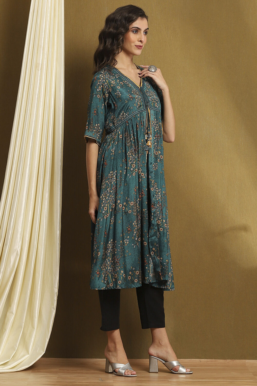 Teal Shantoon Block Printed Festive Flared Kurta image number 4