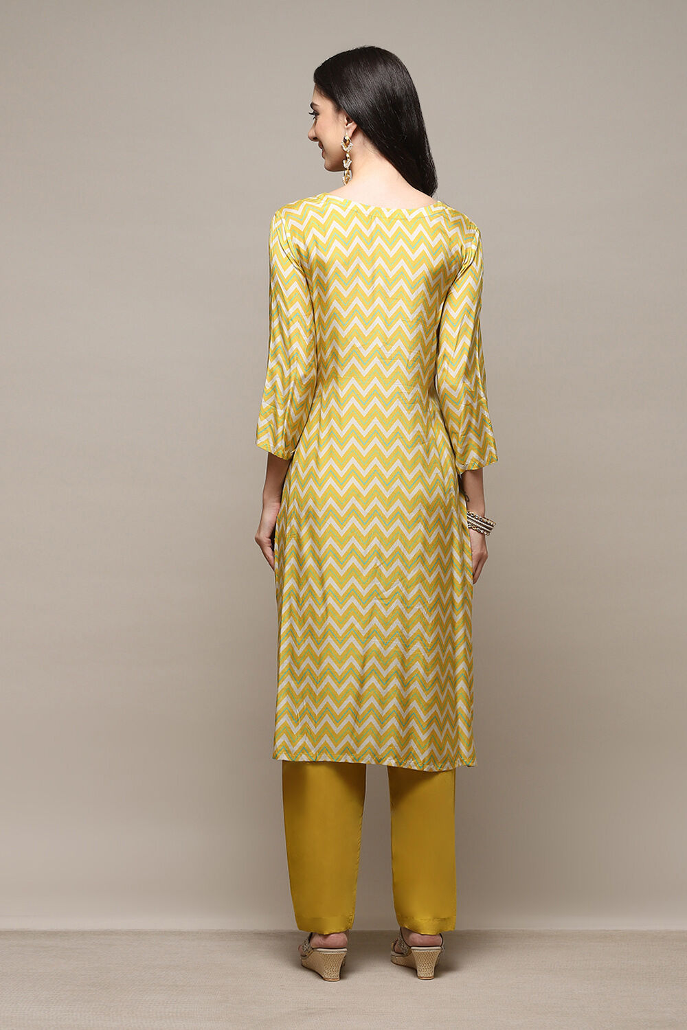 Mustard Muslin Digital Print Unstitched Suit Set image number 5