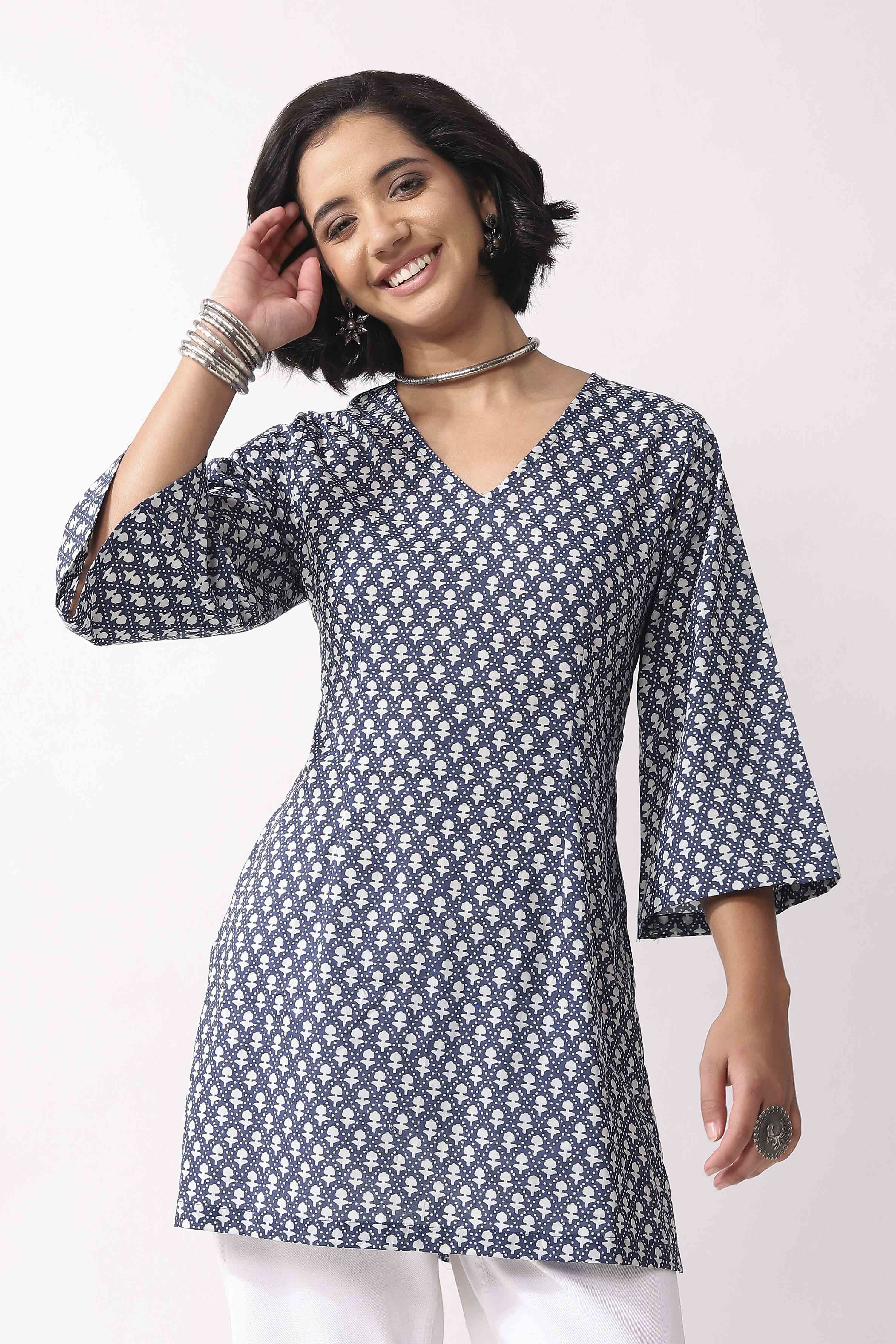 Indigo Cotton Printed Straight Short Kurti image number 5
