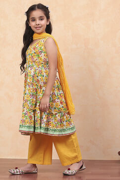 Yellow Pure Cotton Floral Printed Tiered Suit Set image number 3