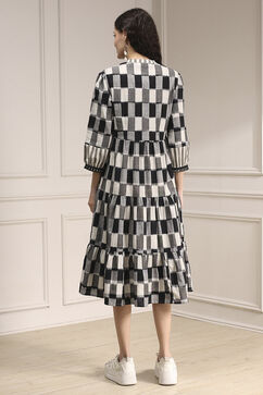 Black and White Cotton Tiered Dress image number 5