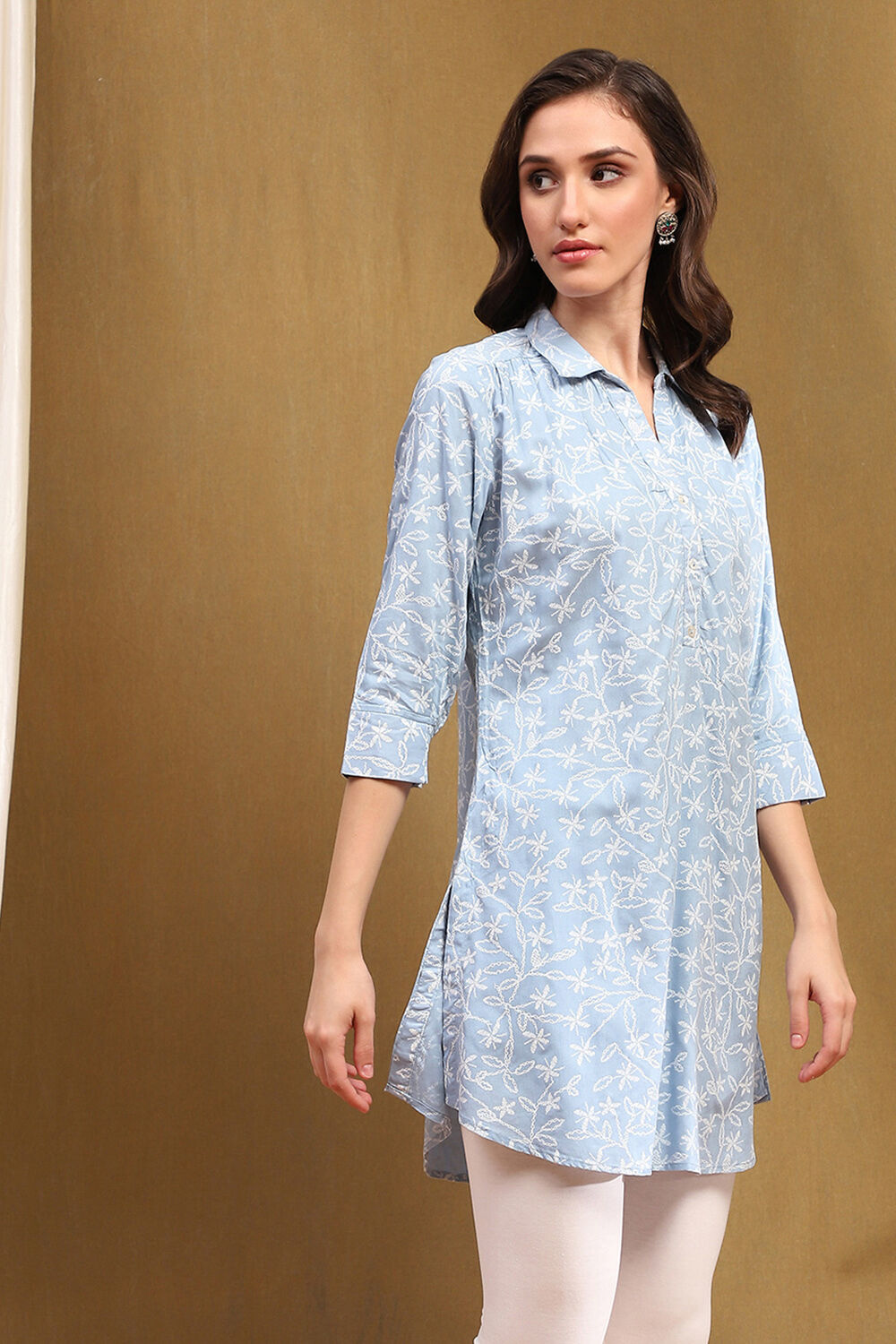 Sky Blue Printed Straight Short Kurti image number 4