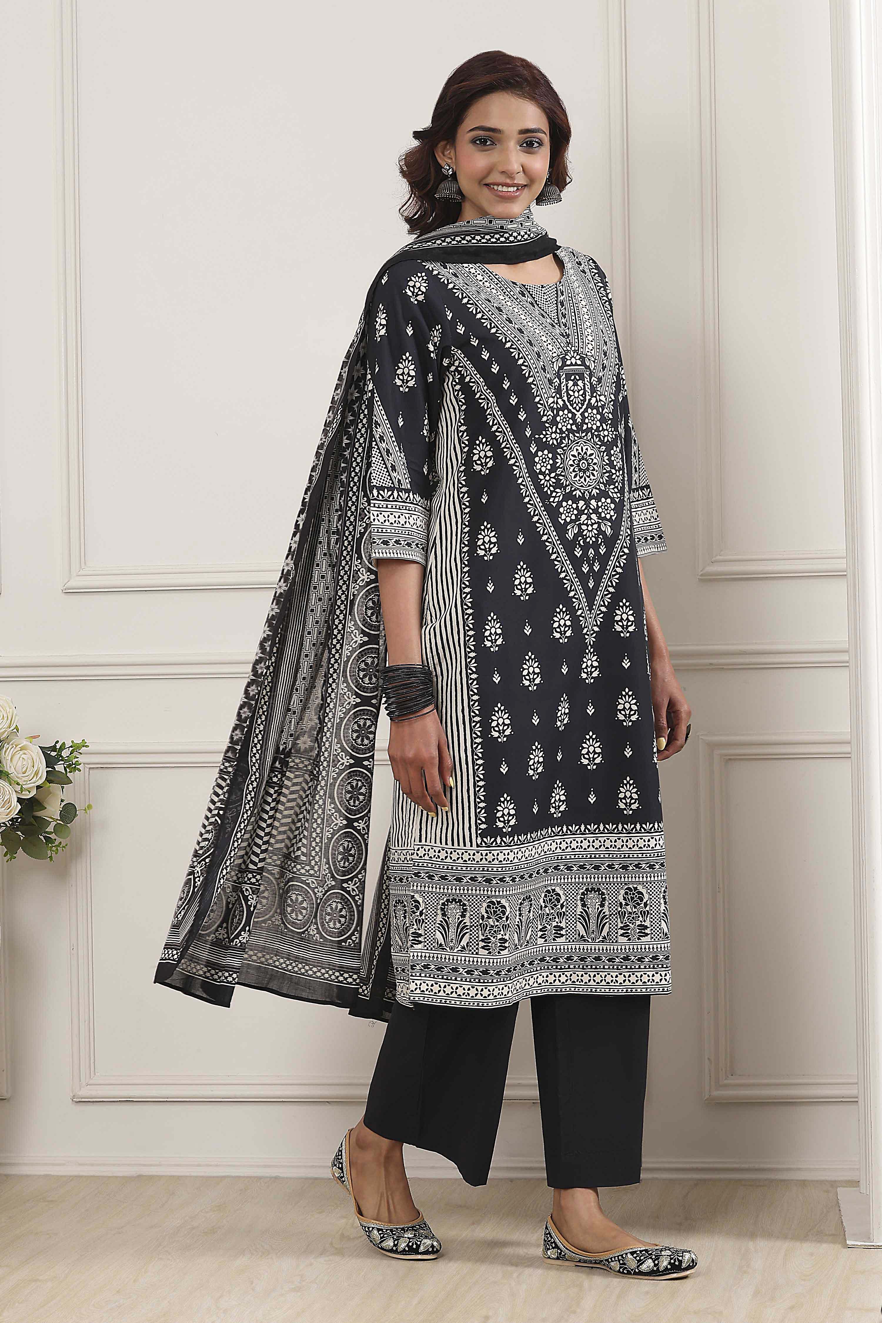 Black Cotton Printed Straight Suit Set image number 5