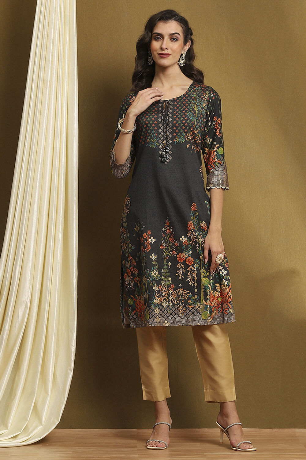 Black Cotton Floral Printed Straight Kurta image number 4