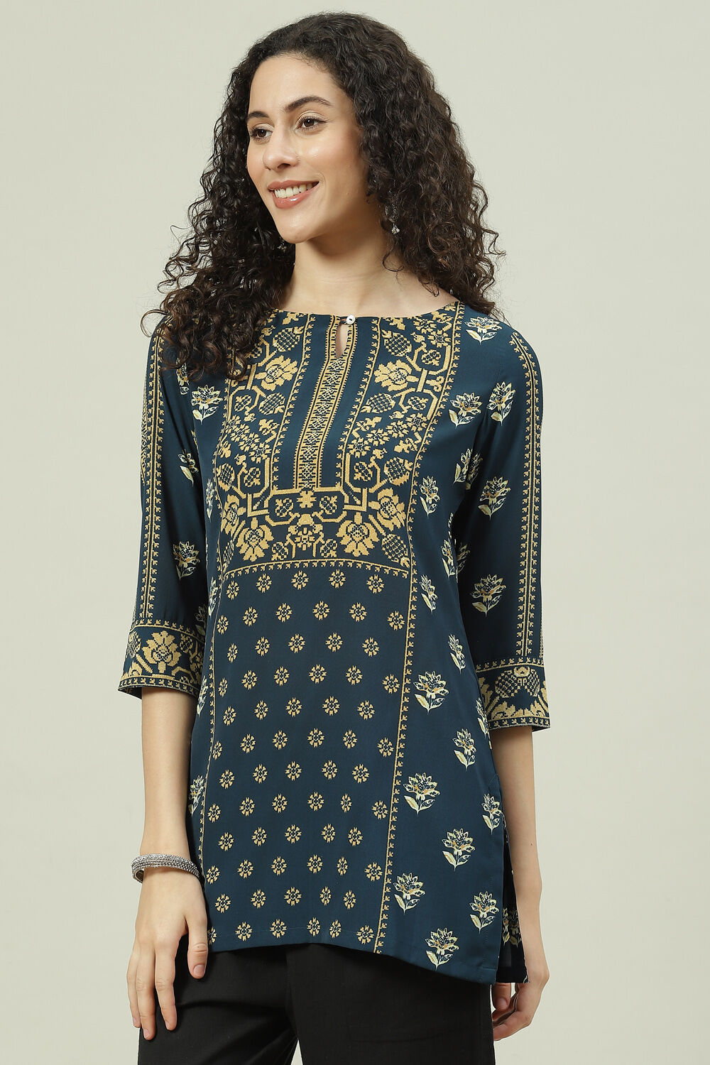 Ecru Art Silk Straight Printed Short Kurti image number 3
