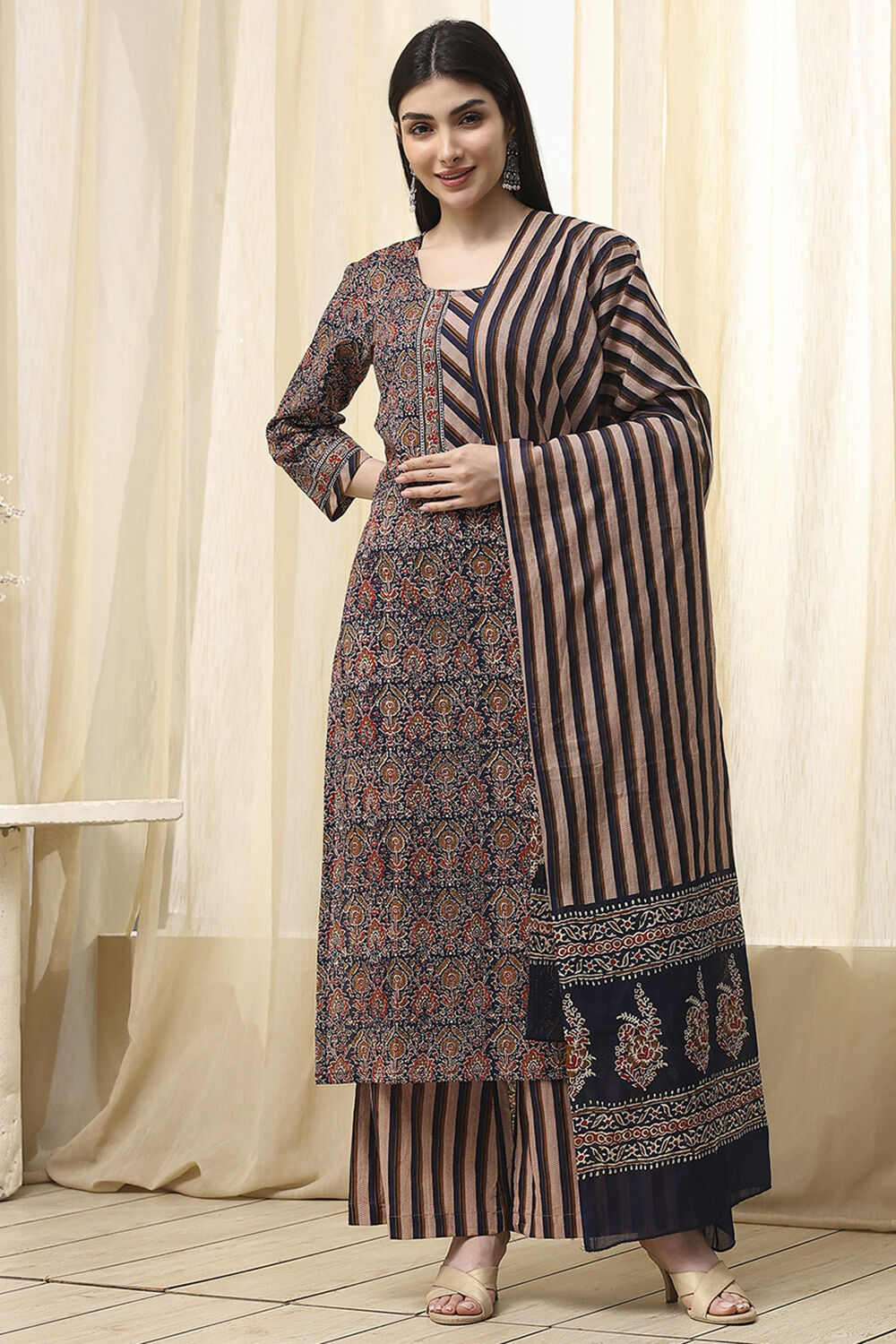 Green Cotton Floral Printed Unstitched Suit Set image number 1