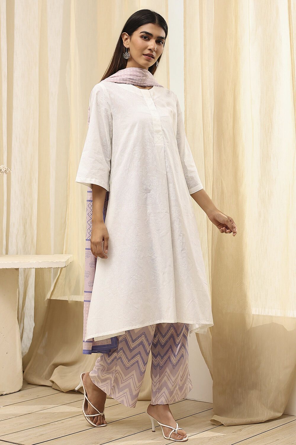 Blue and White Cotton Straight Suit Set image number 4