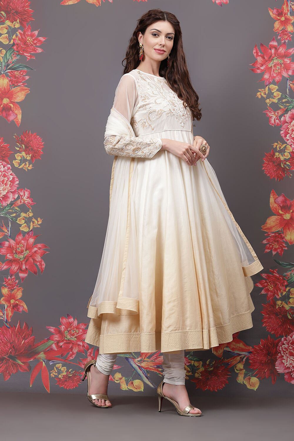 Off White Cotton Silk Flared Yarndyed Suit Set image number 5
