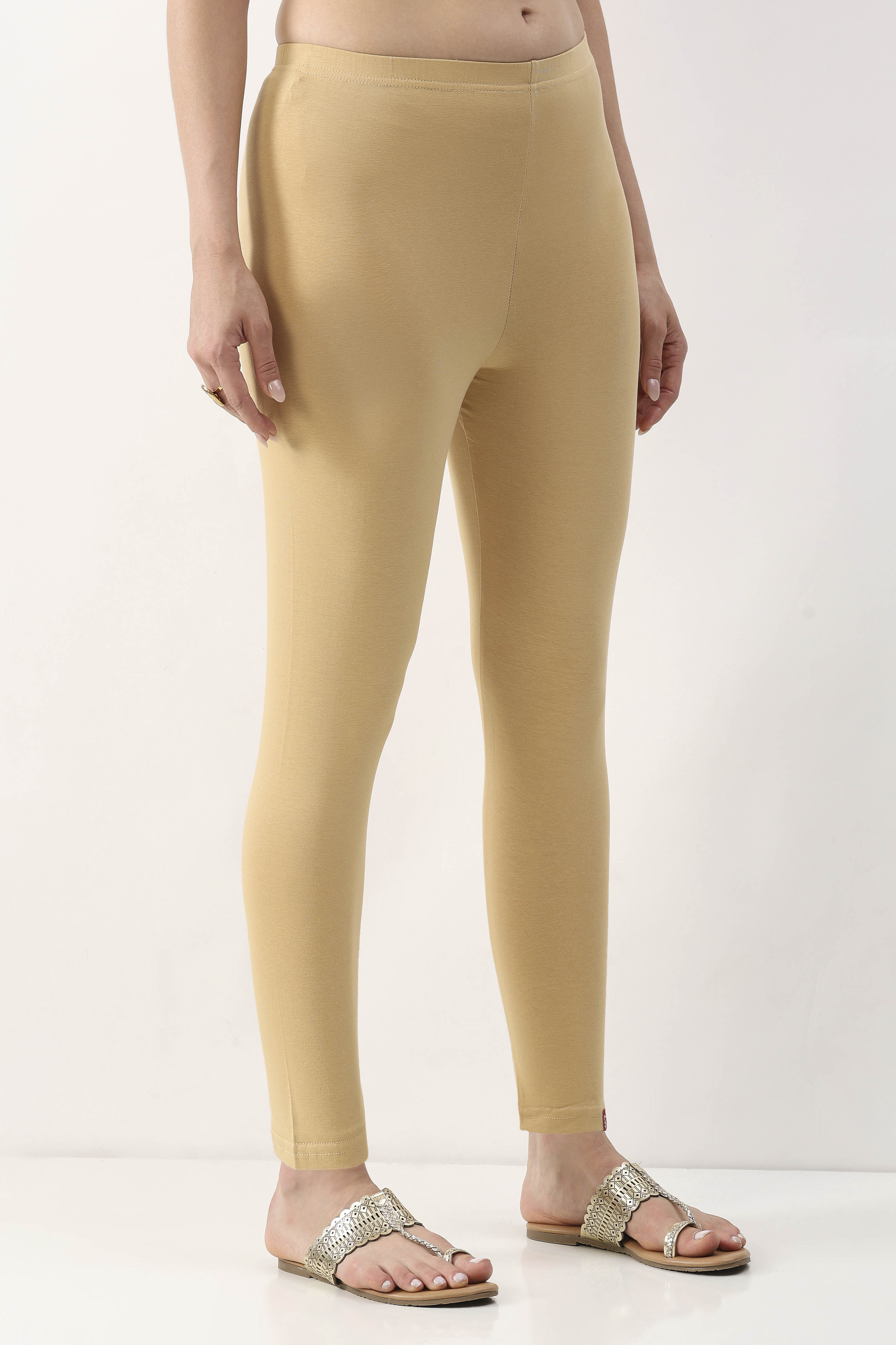 Maroon Cotton Lycra Solid Fitted Cropped Leggings image number 3