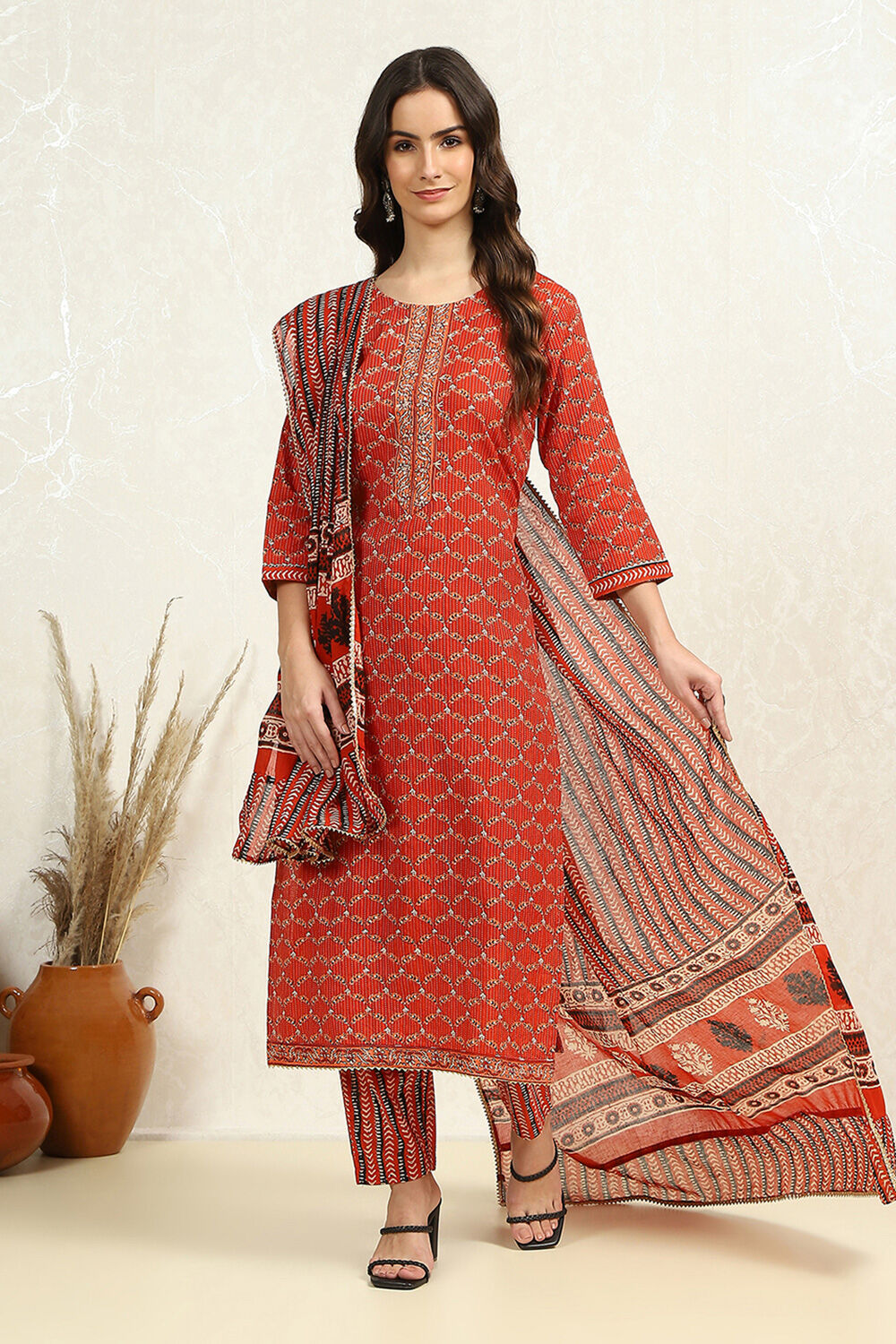 Green Cotton Printed Unstitched Suit Set image number 1