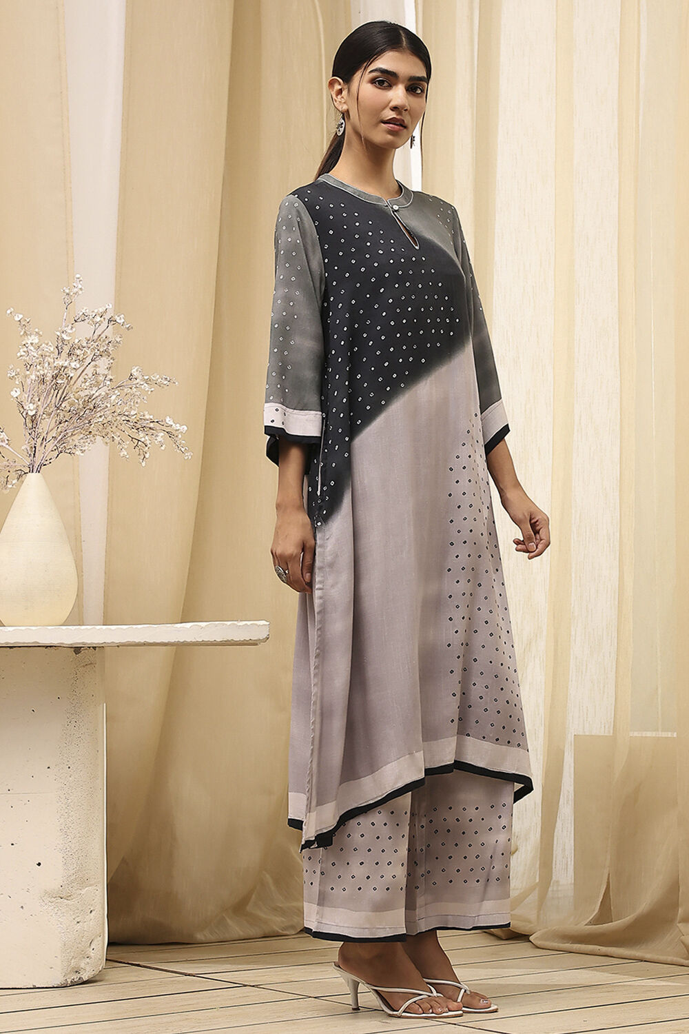 Grey Printed Straight Kurta Set image number 4