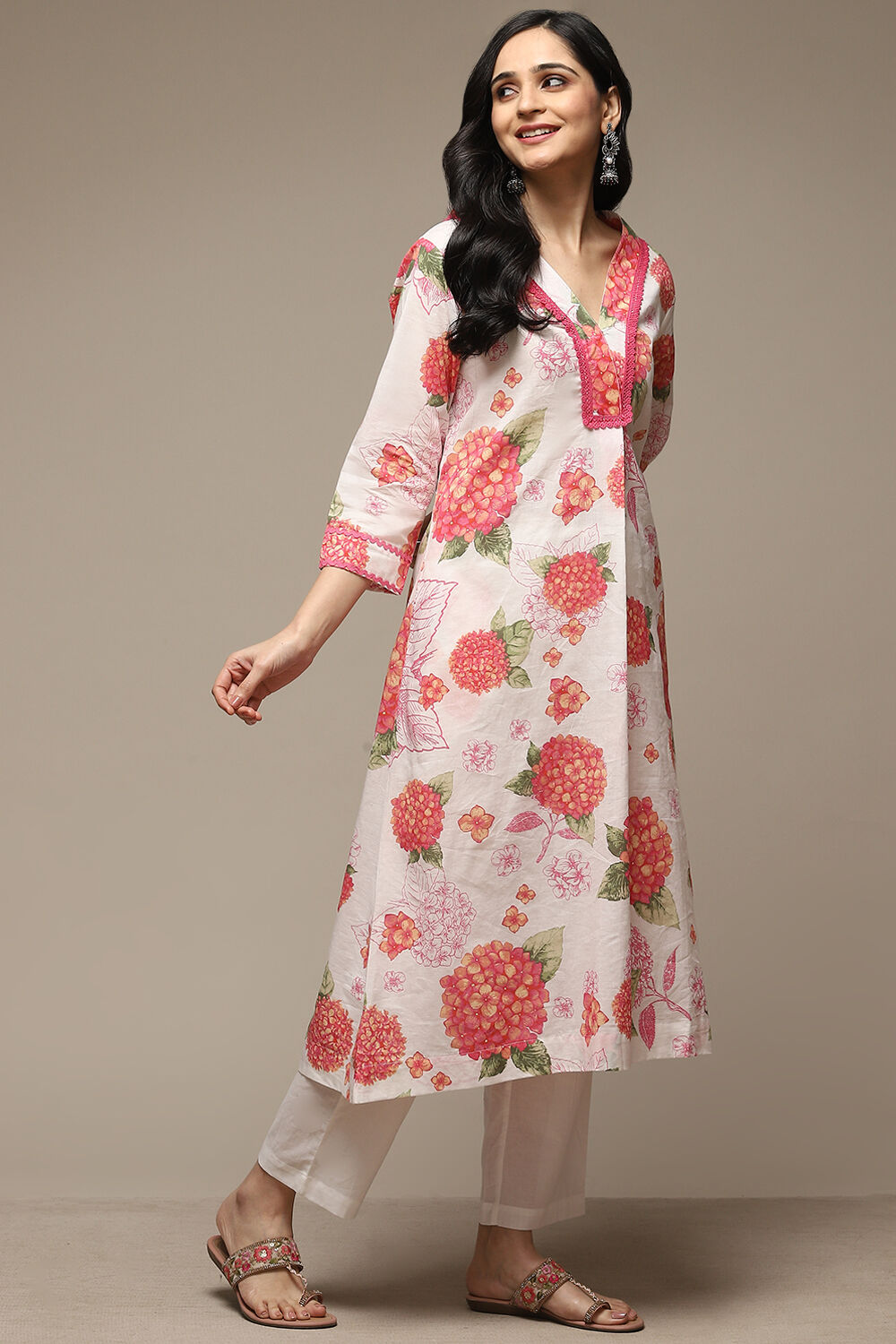 White & Pink Cotton Gathered Kurta Pants Suit Set image number 5