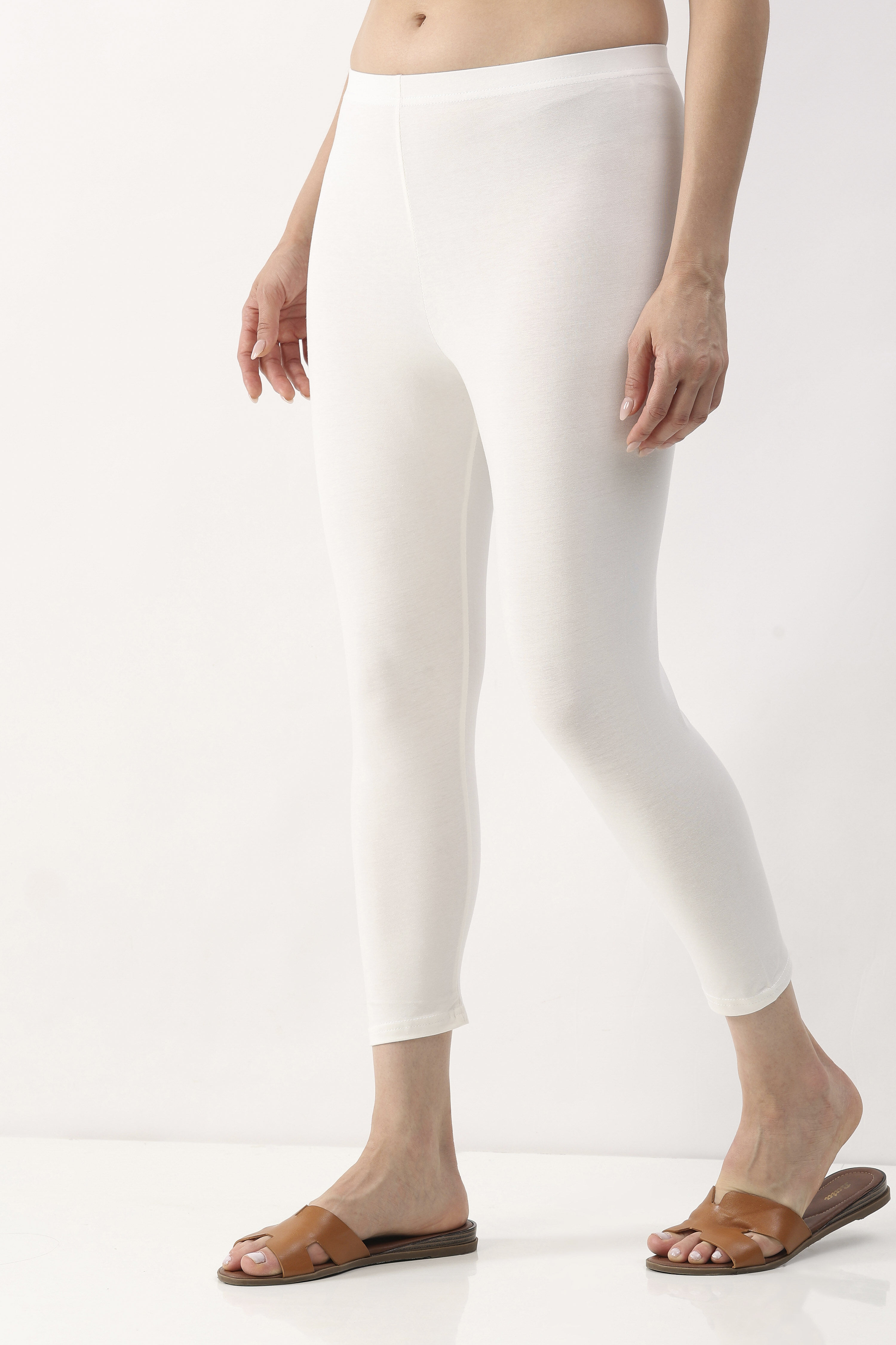 Maroon Cotton Lycra Solid Fitted Cropped Leggings image number 2