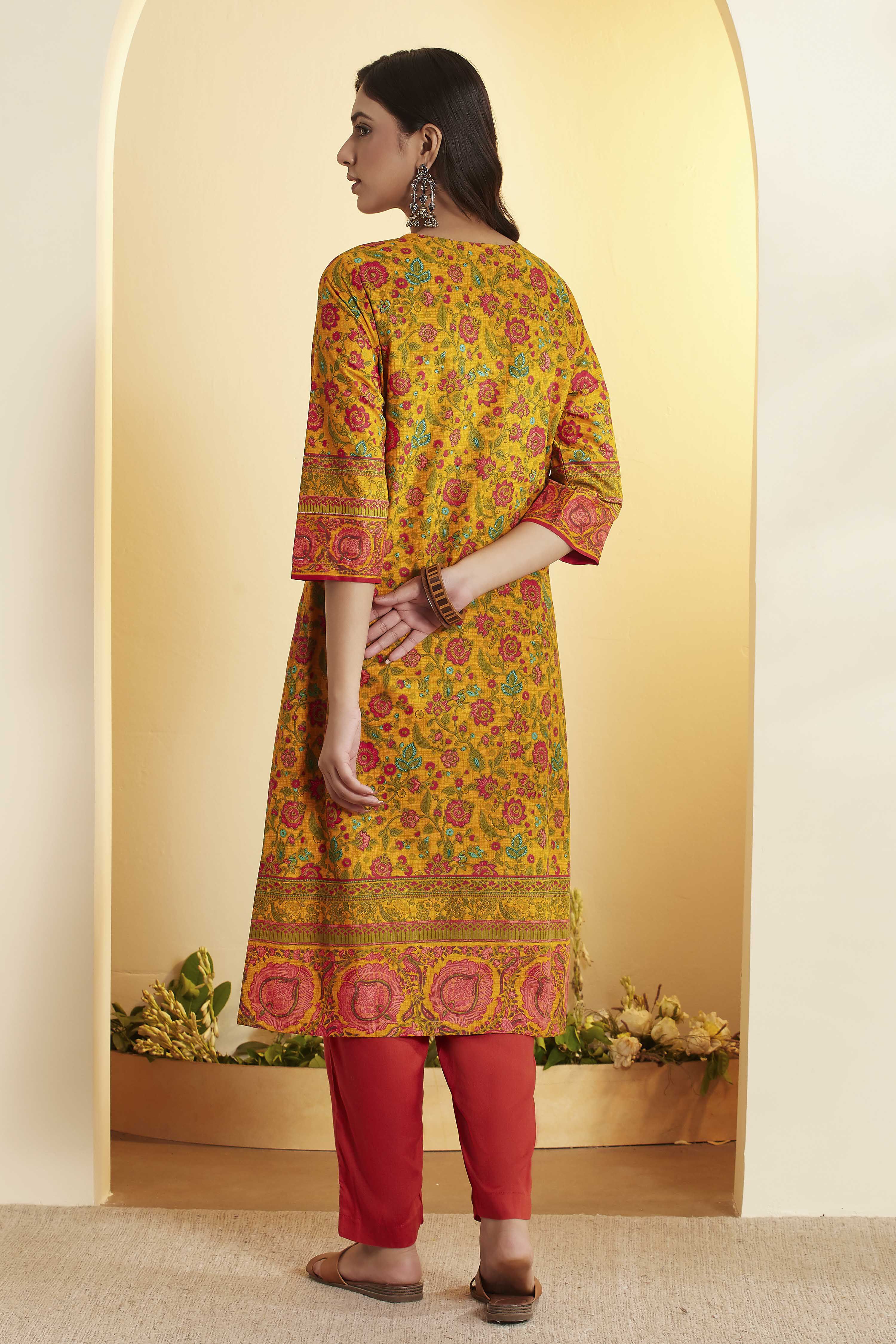 Mustard Cotton Floral Printed Straight Kurta image number 4