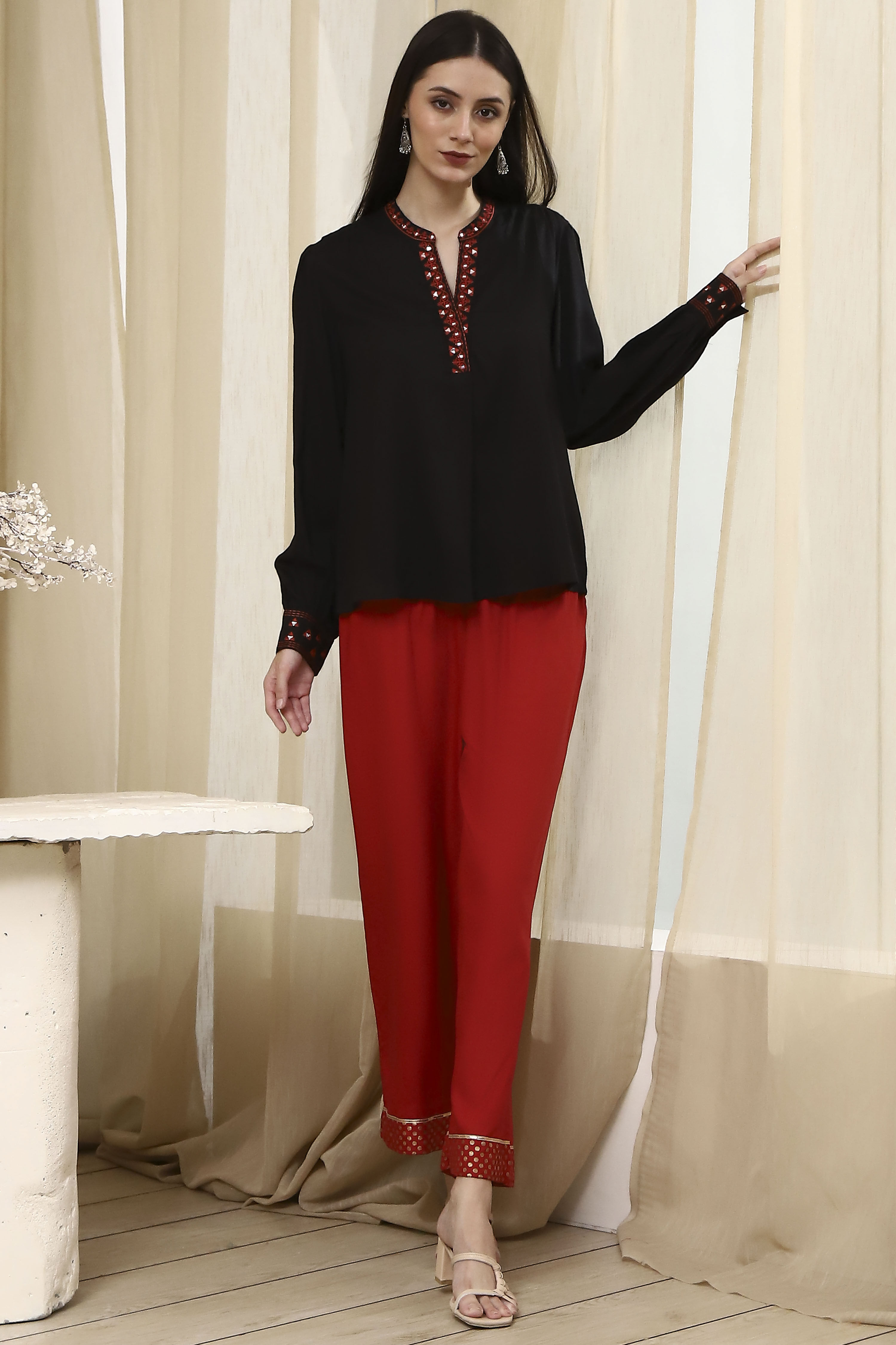 Black Solid Straight Top image number 0