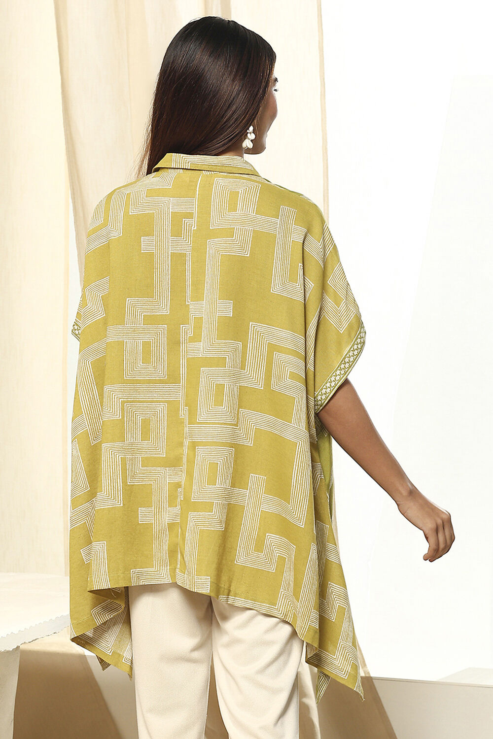 Green Geometric Printed Kaftan-Style Shirt image number 3