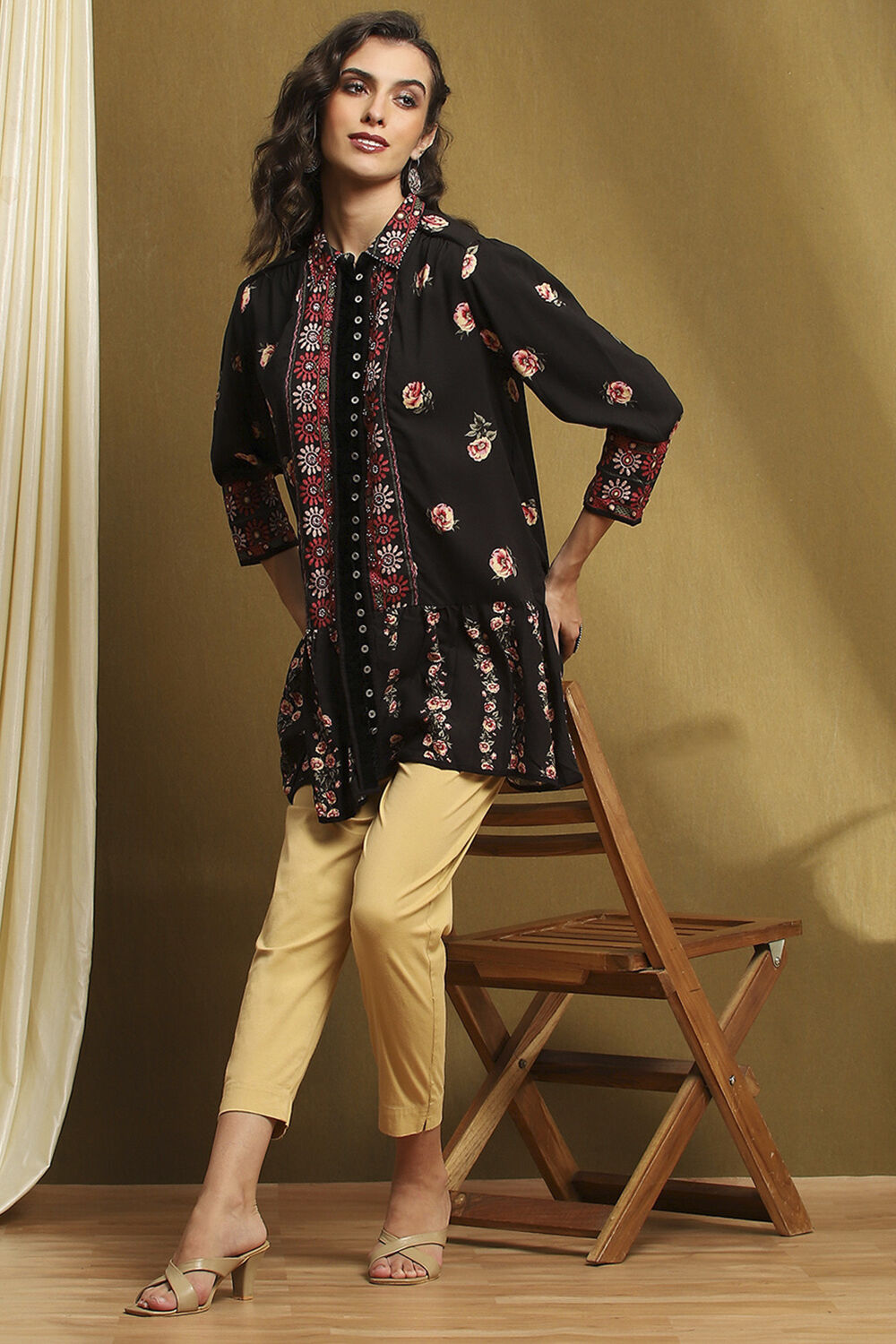 Black Floral Printed Shirt-Style Tiered Kurta image number 0