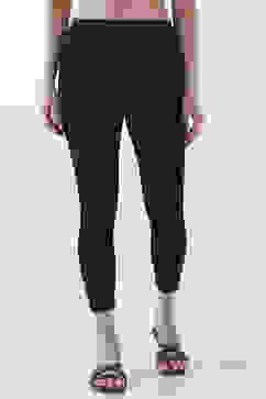 Black Cotton Lycra Solid Fitted Cropped Leggings image number 4