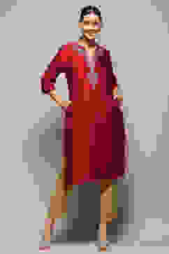 Pink Embroidered Regular Fit Straight Kurta image number 0