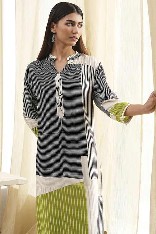 Black and Off-White Straight Printed Kurta Set image number 7