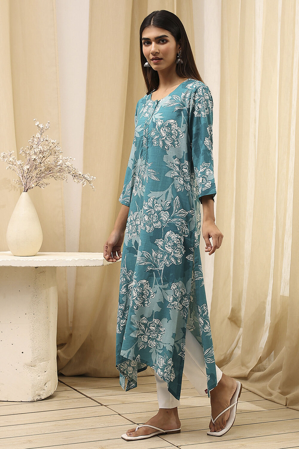 Teal Floral Printed Asymmetric Kurta image number 2