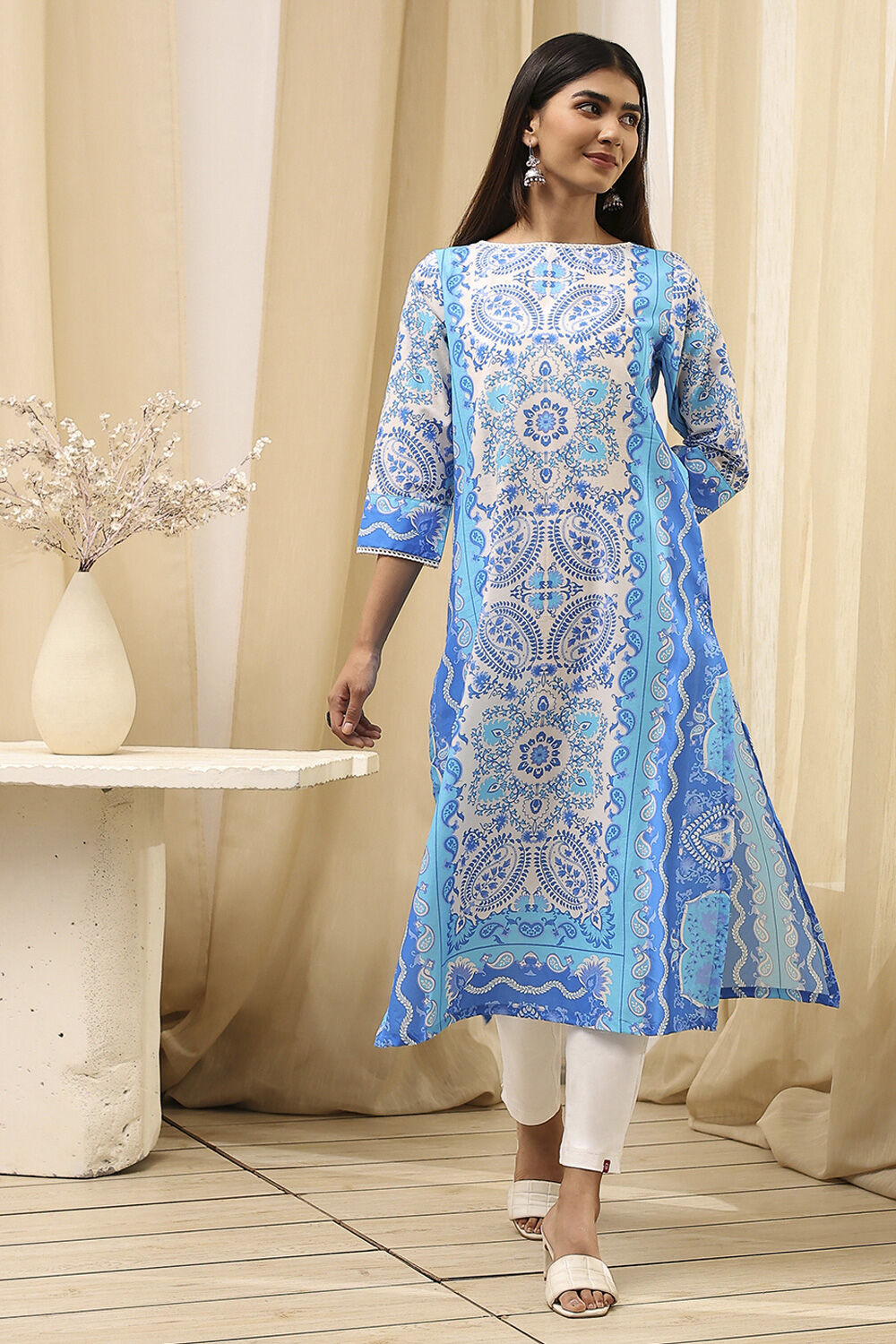 Blue and White Cotton Printed Straight Kurta image number 1