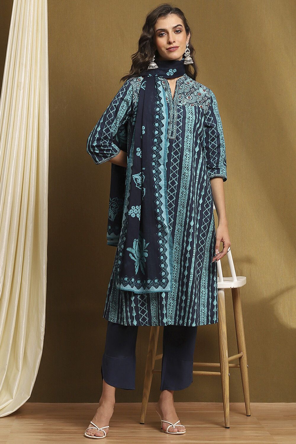 Indigo Blue Cotton Printed Straight Suit Set image number 0