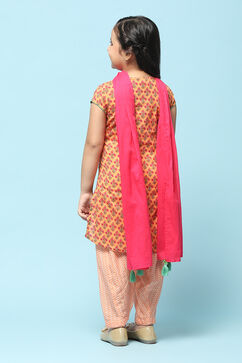 Peach Cotton Straight Printed Kurta Salwar Suit Set image number 6