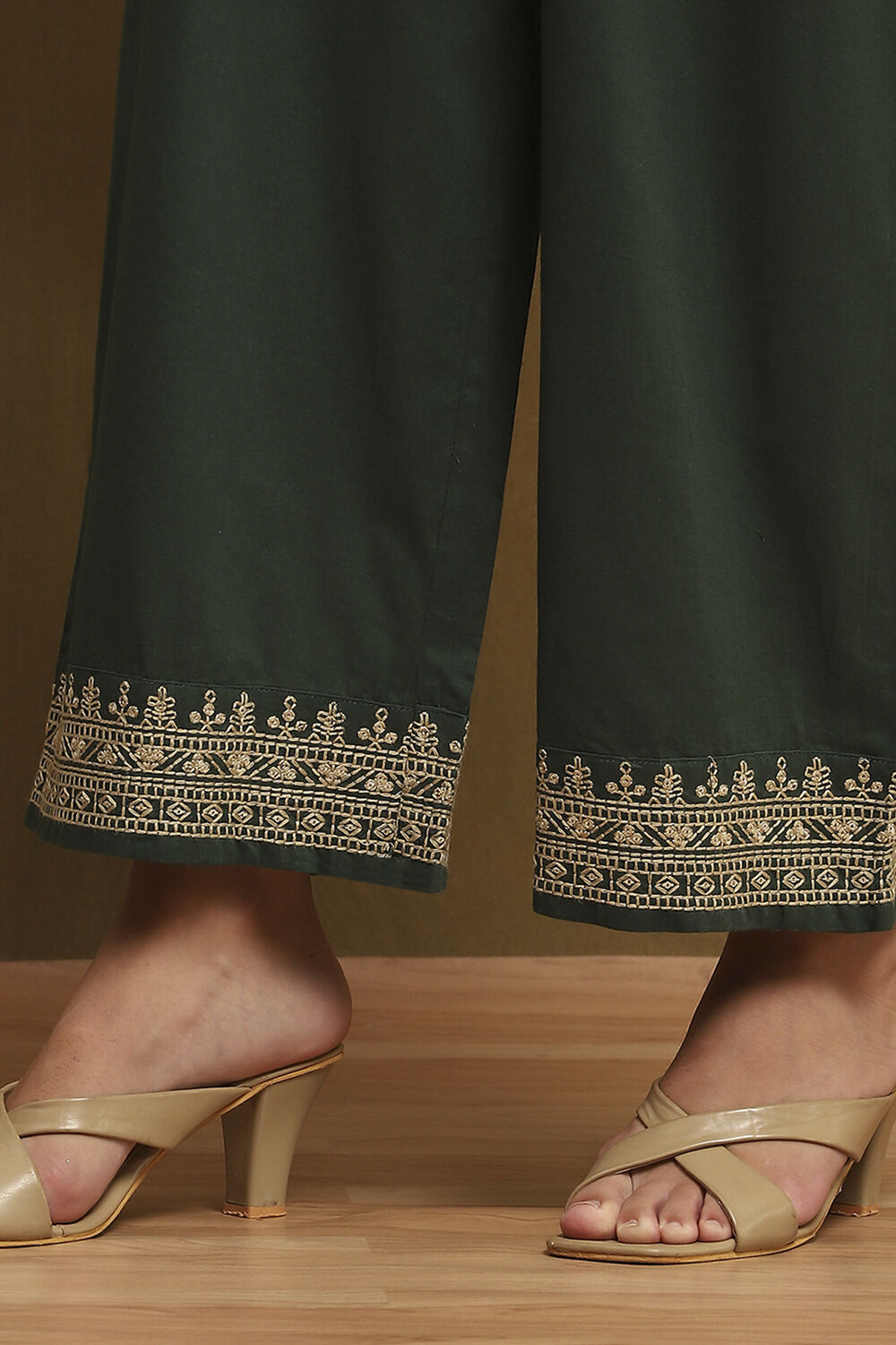 Dark Green Cotton Solid A-Line Suit Set image number 8