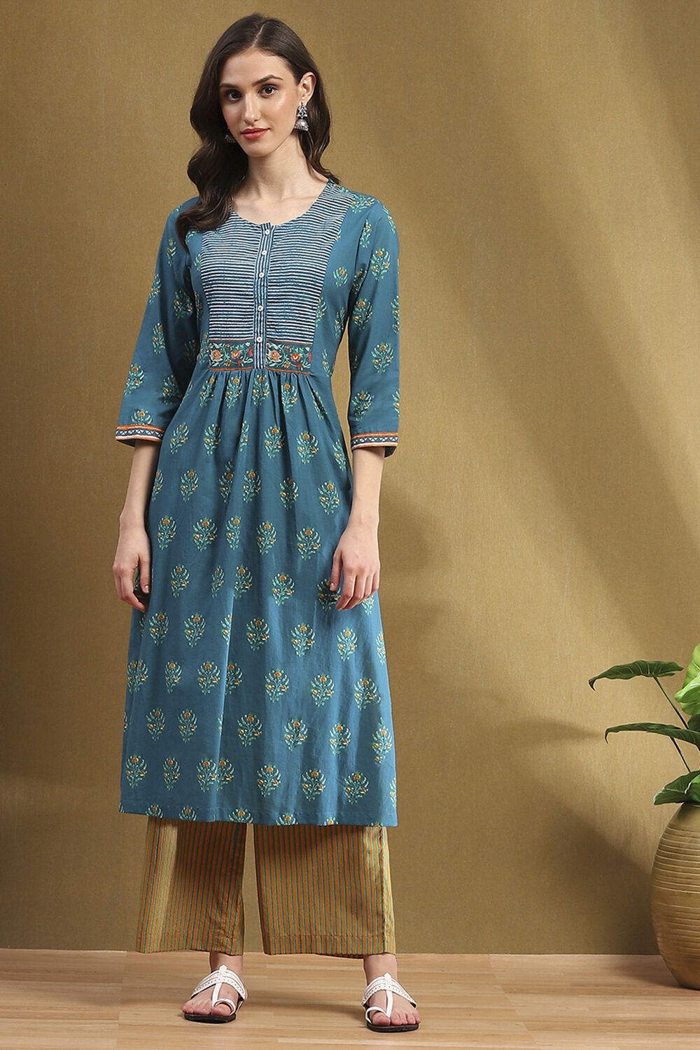 Blue Cotton Straight Suit Set image number 6