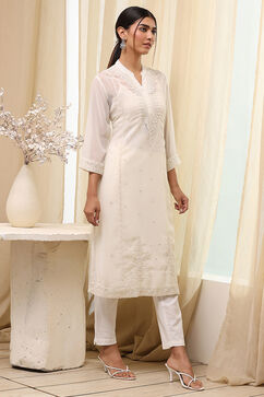 Off-White Embroidered Straight Kurta image number 4