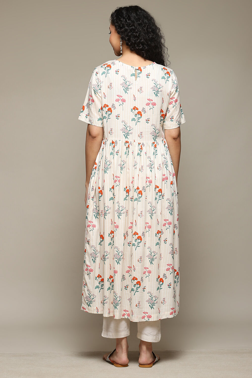 Natural Rayon Straight Printed Kurta image number 3