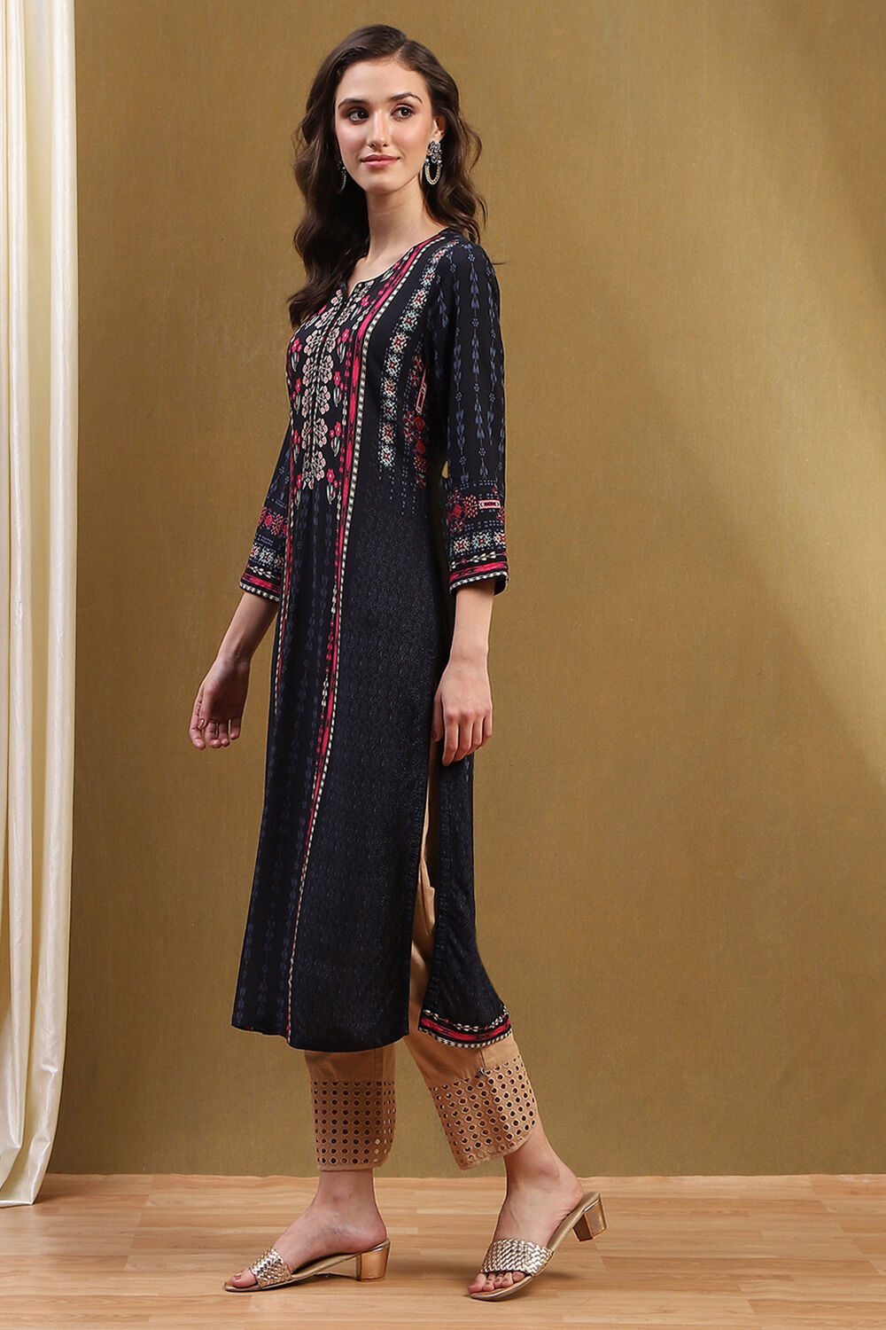 Berry Straight Rayon Kurta image number 2