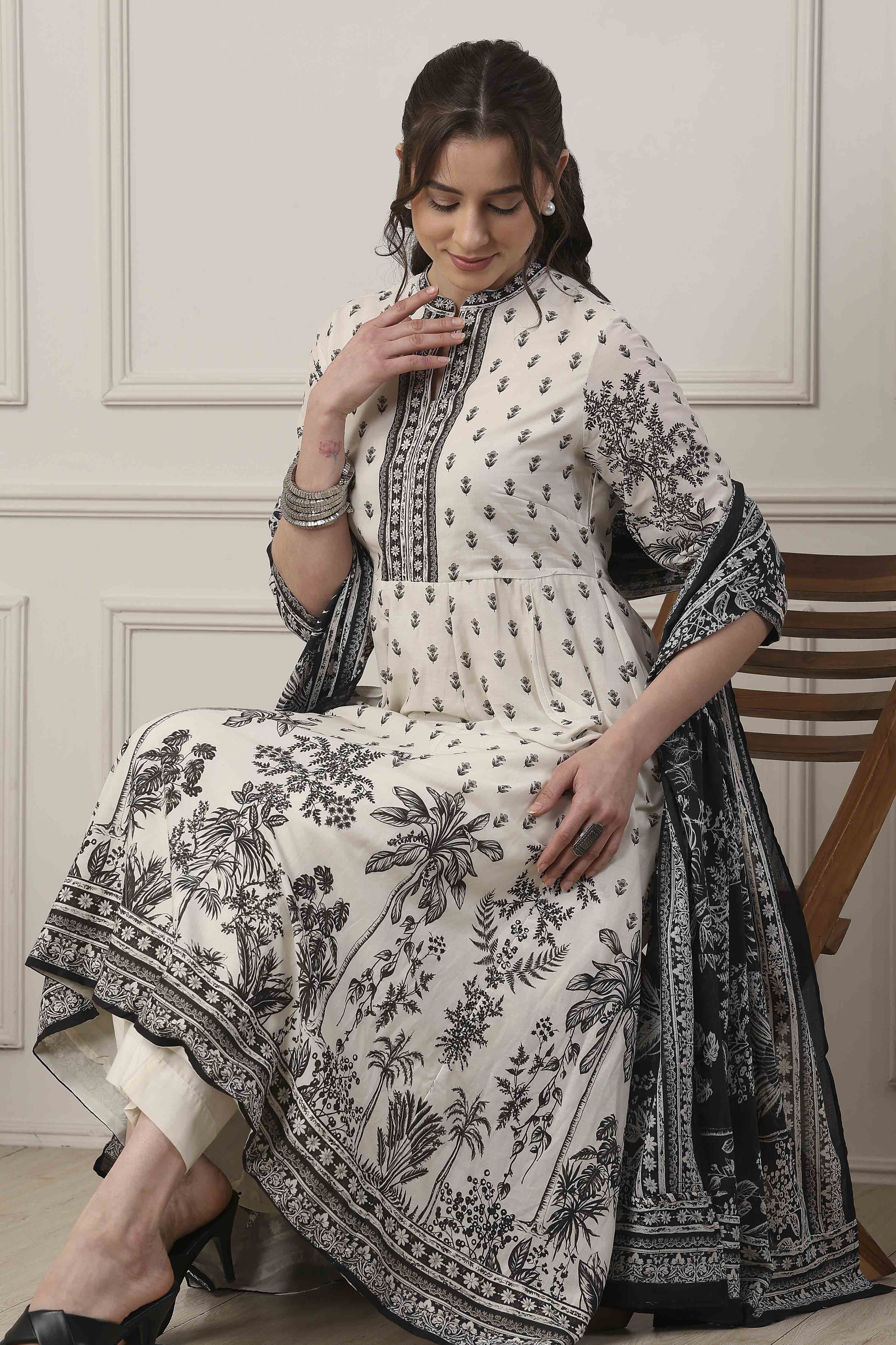 White Cotton Anarkali Suit Set image number 7