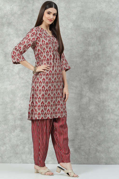 Maroon Poly Viscose Flared Printed Kurta Set image number 5
