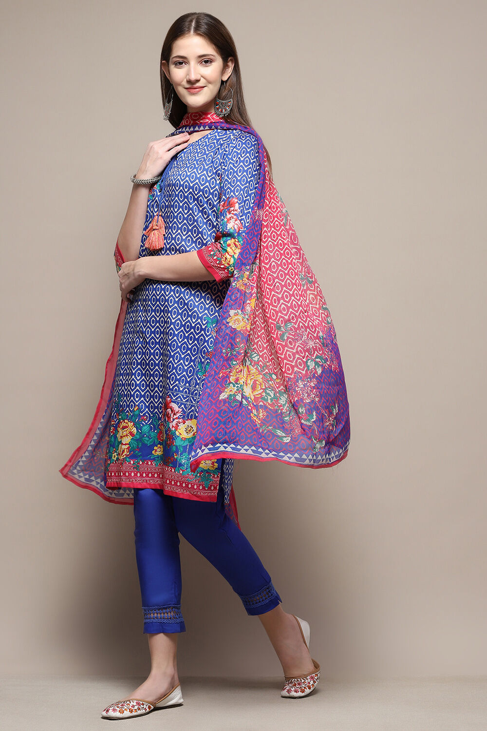 Black Cotton Straight Kurta Slim Pant Suit Set image number 0