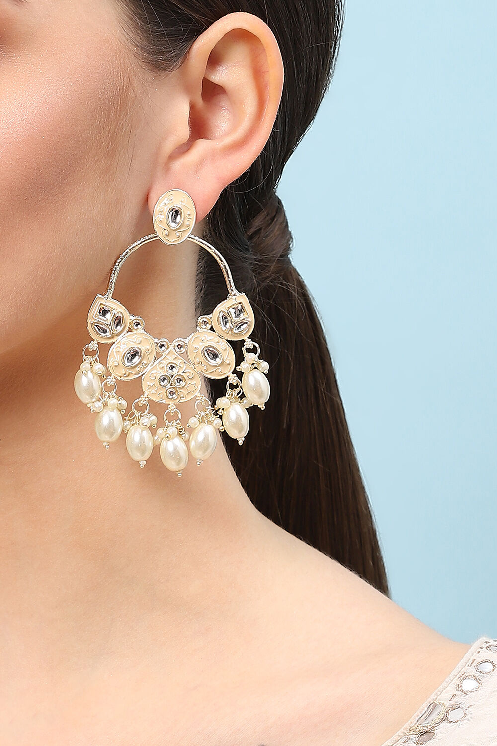White Alloy Earrings image number 1