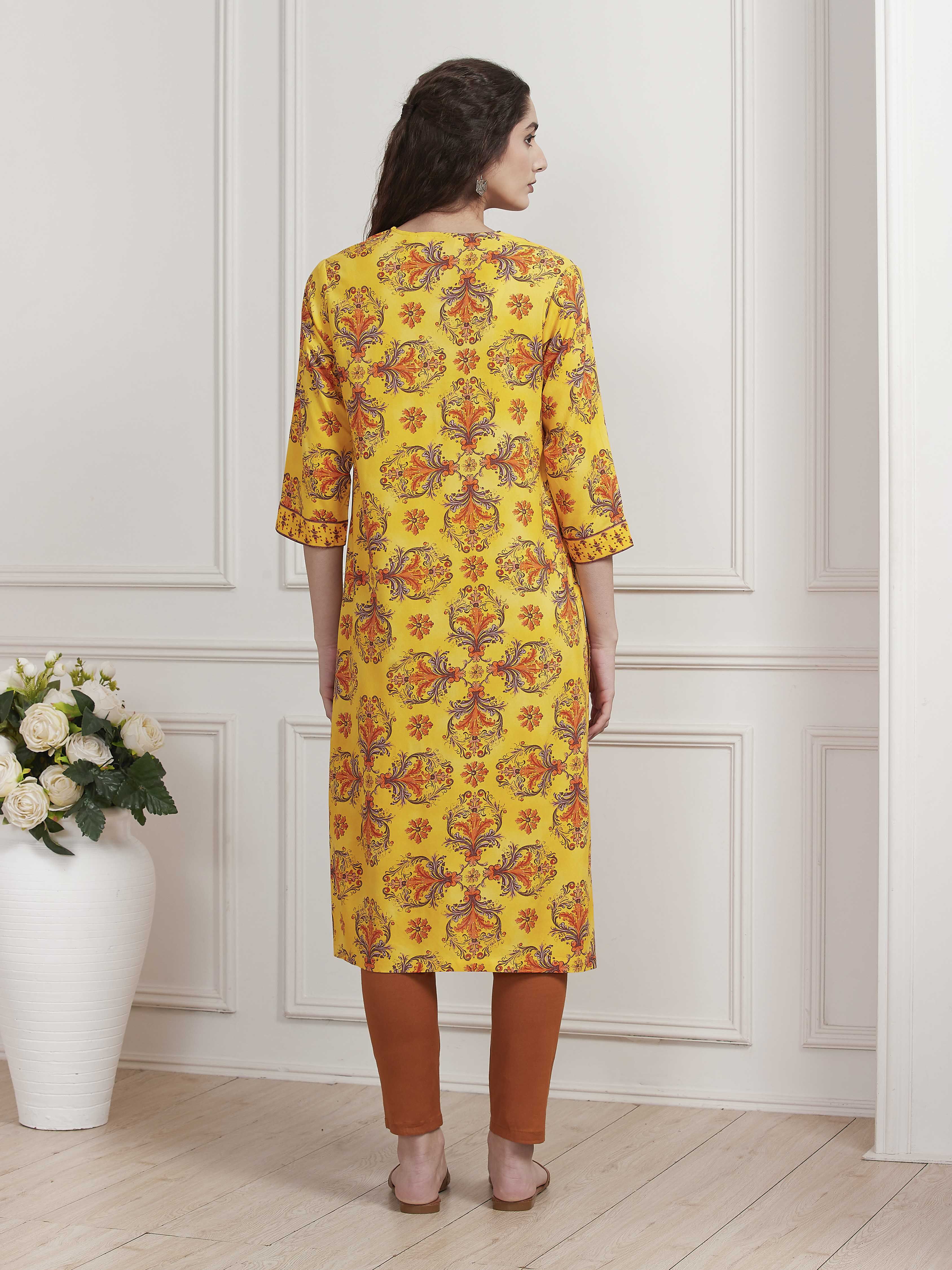 Yellow Floral Printed Straight Kurta image number 3