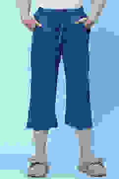 Blue Cotton Solid Capri Pant image number 0