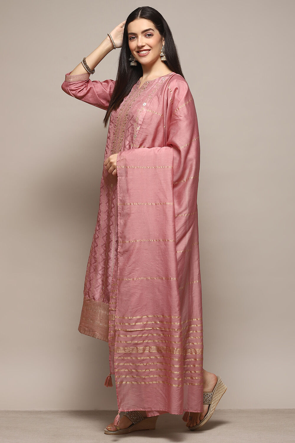 Peach Pink Viscose Yarndyed Kurta Regular Pants Suit Set image number 3