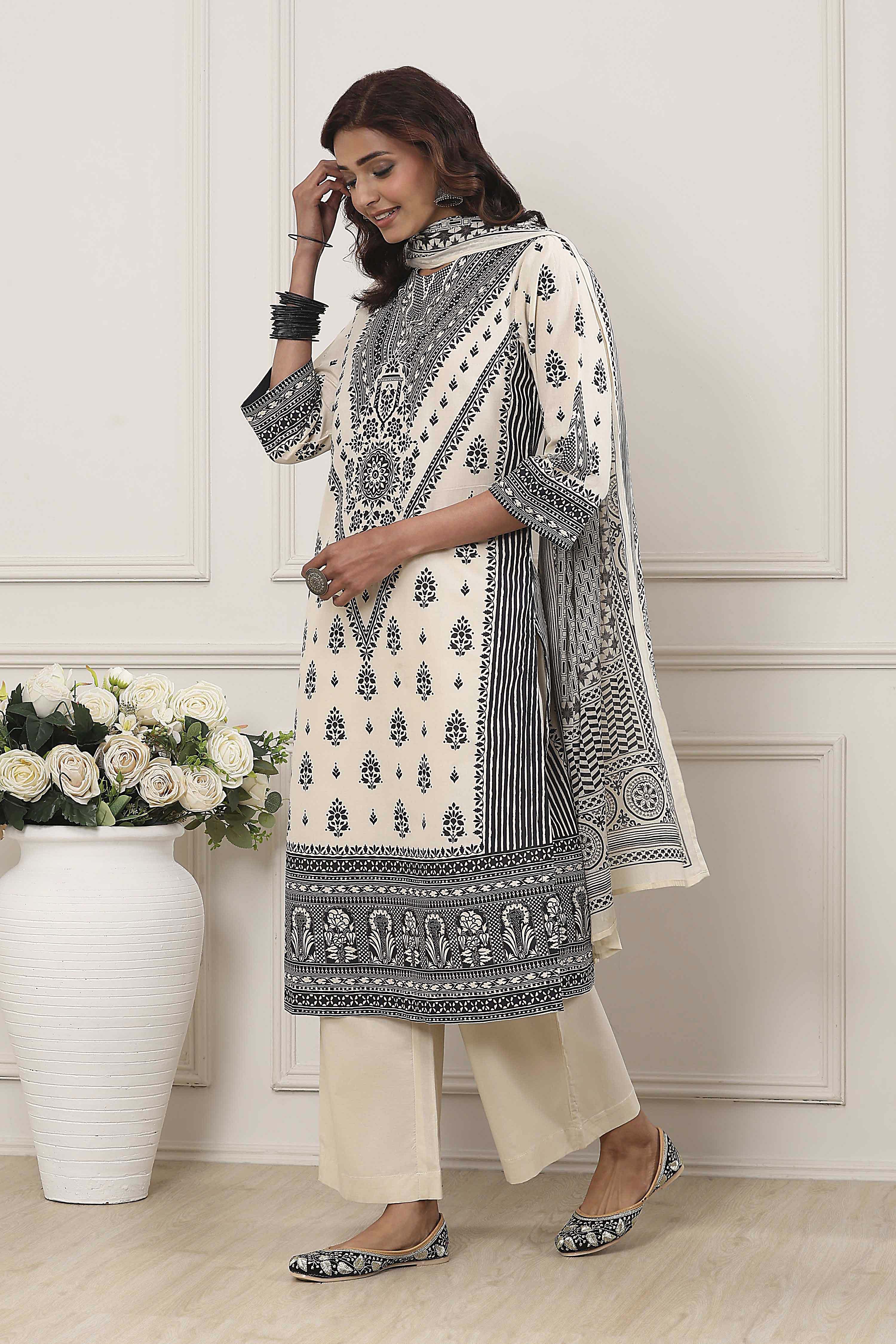Black Cotton Printed Straight Suit Set image number 3