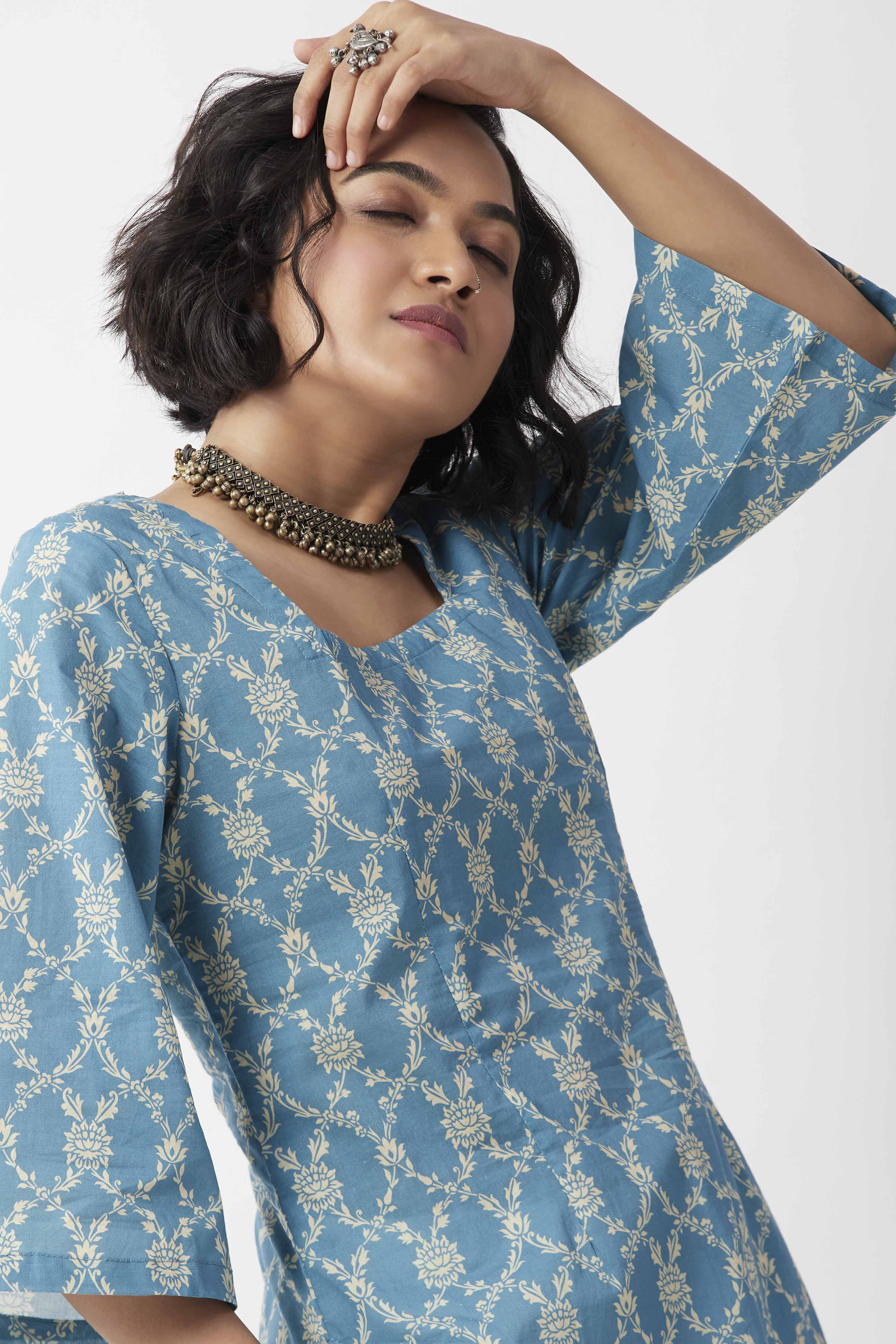 Blue Cotton Printed Straight Short Kurti image number 1